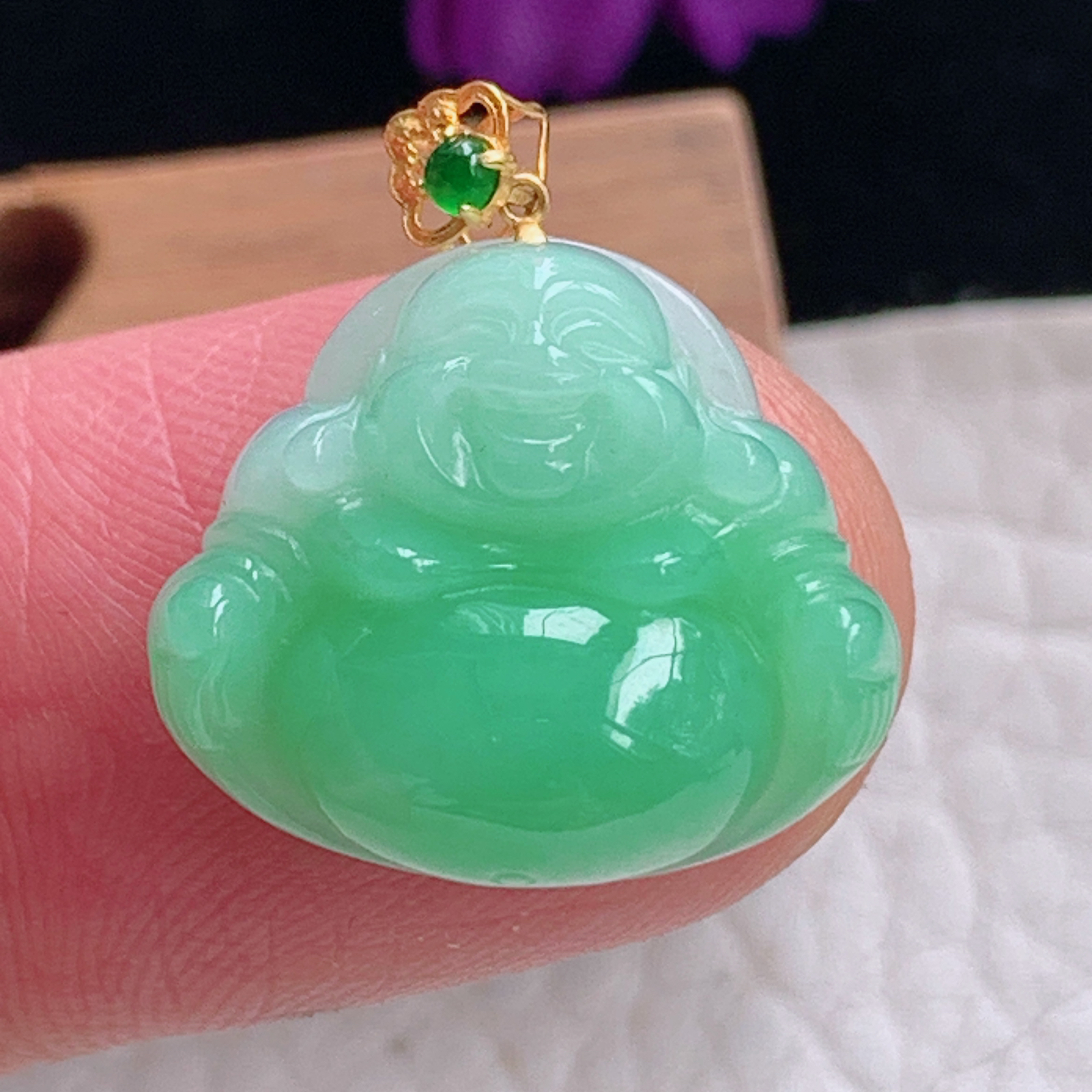 zz3实拍15.6*18.3*5.8缅甸翡翠满绿小佛公吊坠 精美豆绿弥勒佛镶金锁骨坠
