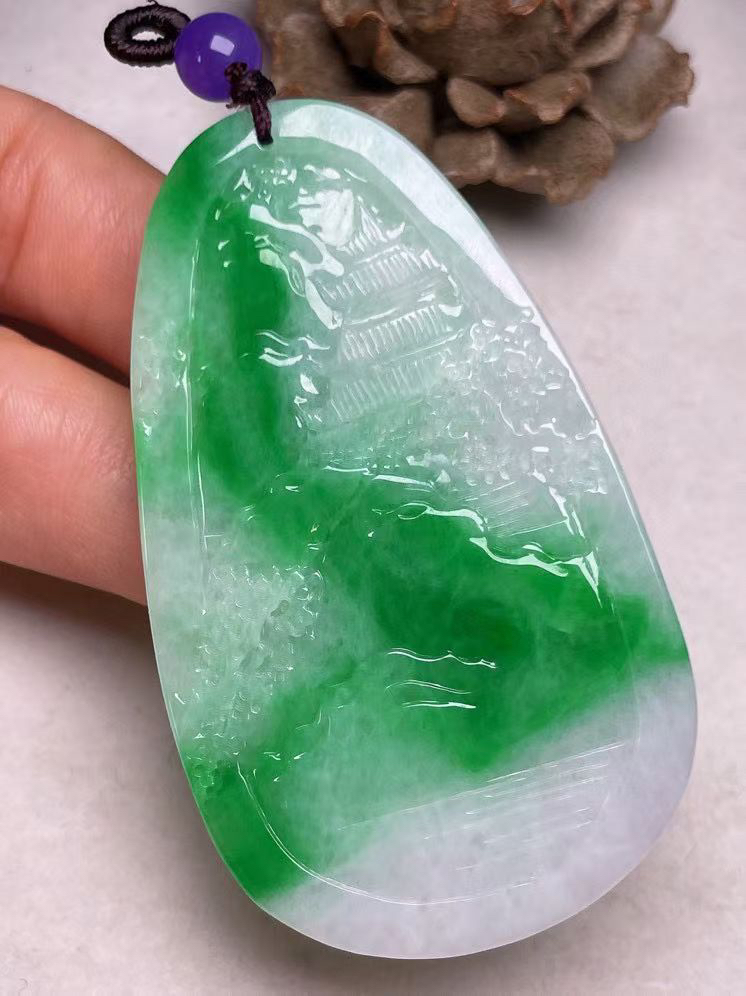 冰糯种辣色【前程锦绣】吊坠、种水好，玉质细腻 ，卖相好.