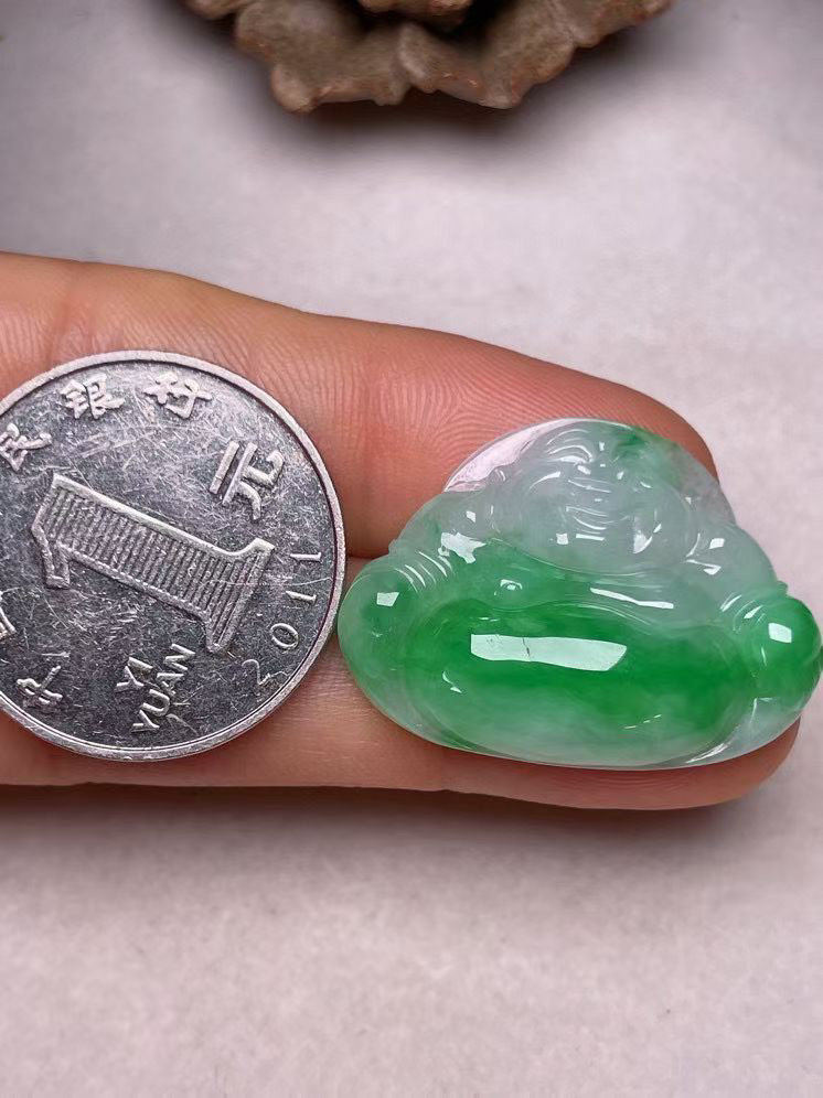 冰糯种飘绿【佛公】吊坠，种水好，玉质细腻 ，卖相好·