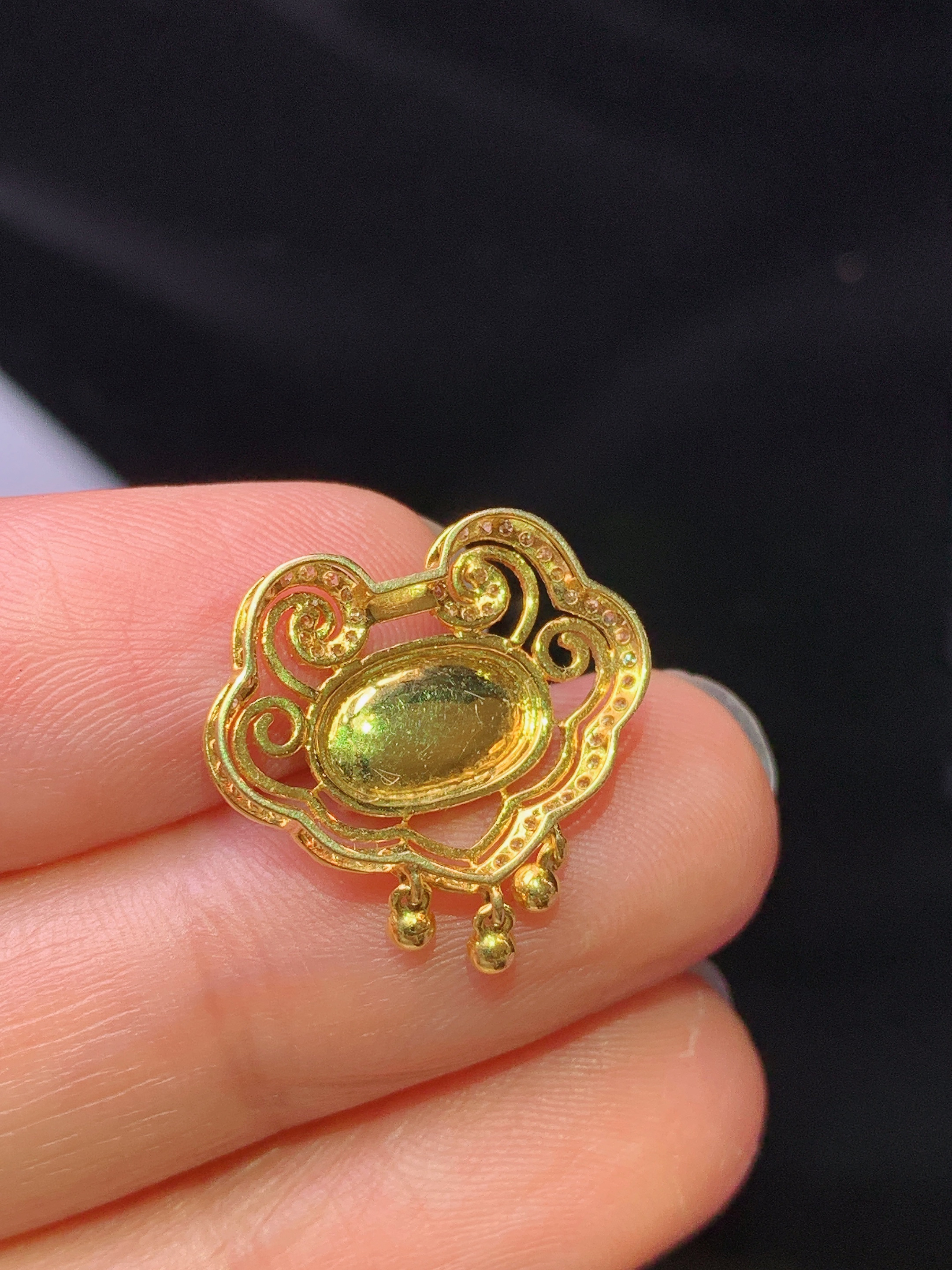 18k金钻镶嵌满绿蛋面吊坠 玉质细腻 色泽艳丽清新 水润亮眼 整体尺寸17.8*5.2yz