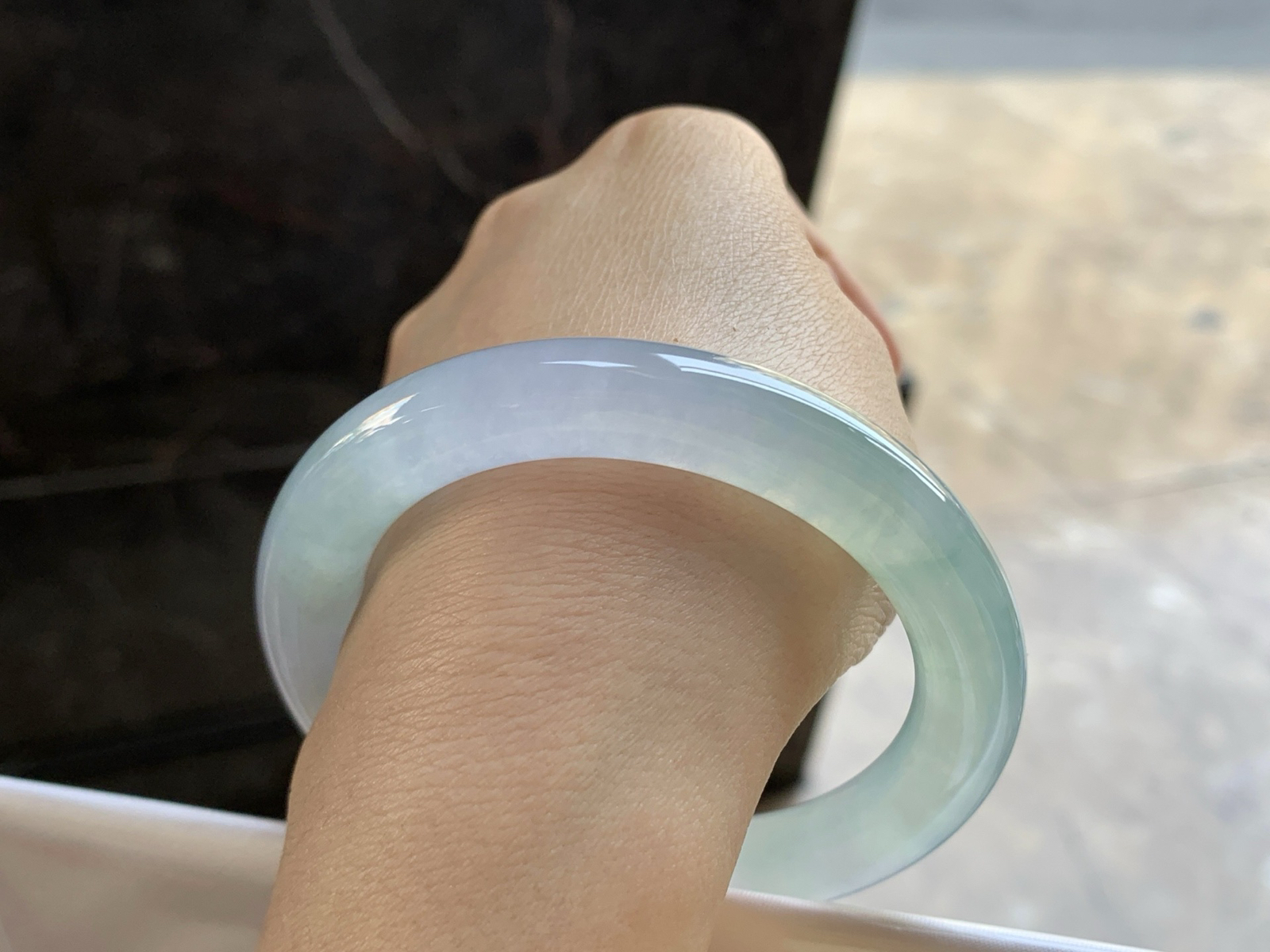 56.5-10.3

冰种春带彩圆条手镯^_^冰透 荧光十足