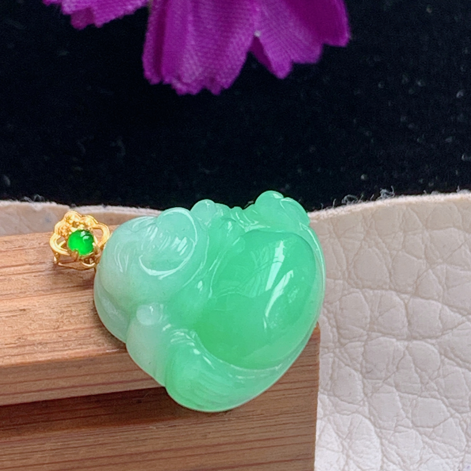 zz3实拍15.6*18.3*5.8缅甸翡翠满绿小佛公吊坠 精美豆绿弥勒佛镶金锁骨坠