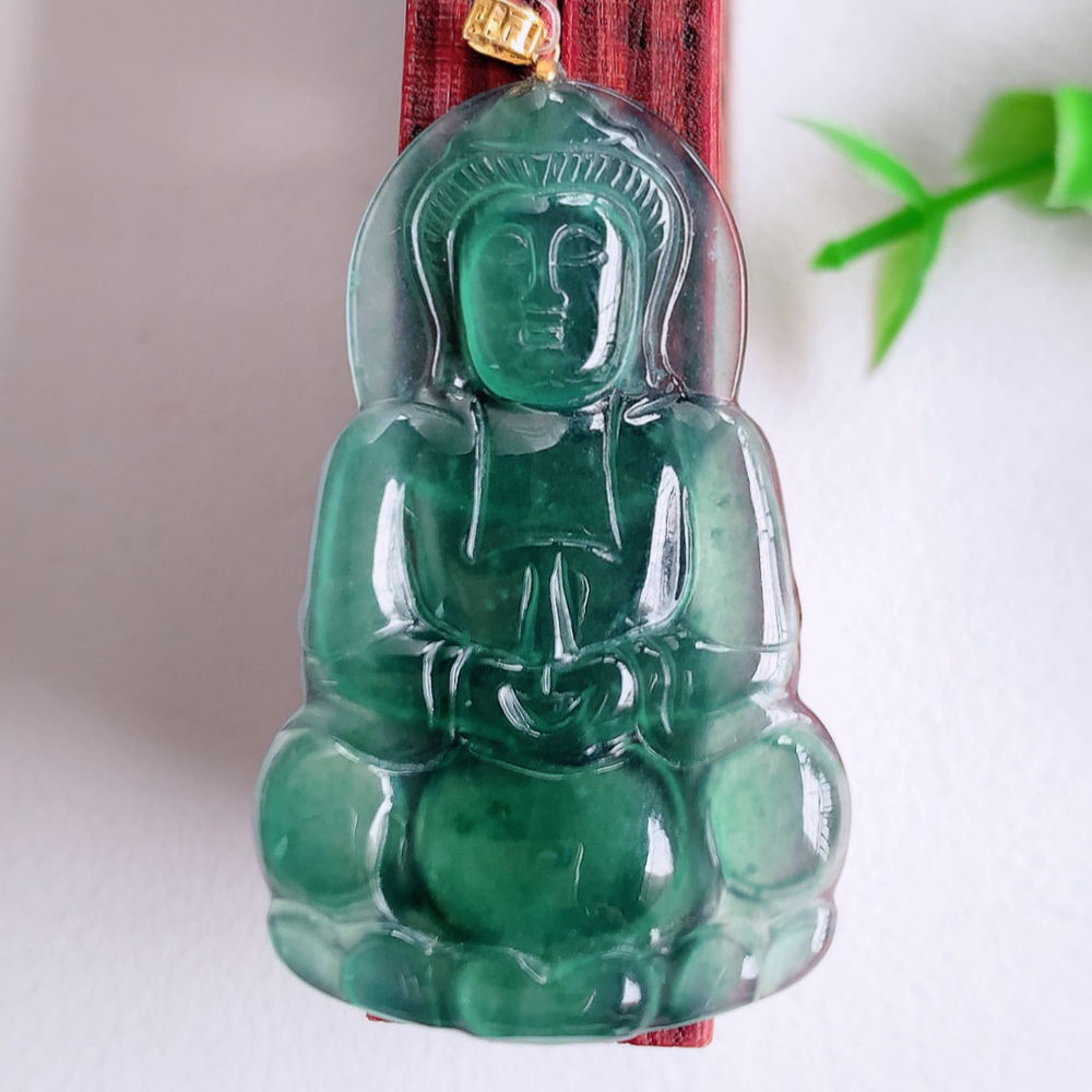 18k金扣冰润精雕观音吊坠，法相端庄大气，工艺精湛，种色浓郁，细腻饱满冰润，种老水足，收藏佳品，佩戴大气  W49.21   尺寸：39.5-24.5-3mm