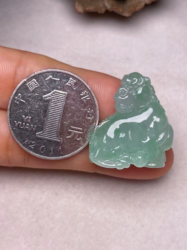 冰糯种飘绿【招财貔貅】吊坠，种水好‘玉质细腻 ，卖相好.