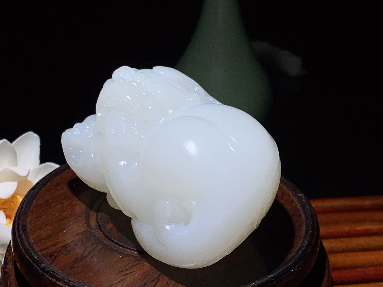 收藏级！新疆和田玉羊脂白玉招财进宝貔貅把件 尺寸76/43/38重219.6克。玉质细腻油润。手推出油。佩戴高端典雅。lt260321