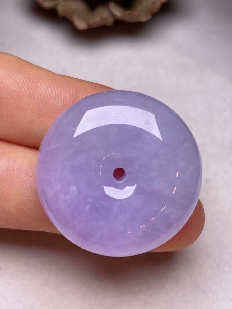 冰糯种紫罗兰【平安扣】吊坠、种水好，玉质细腻 ，卖相好.