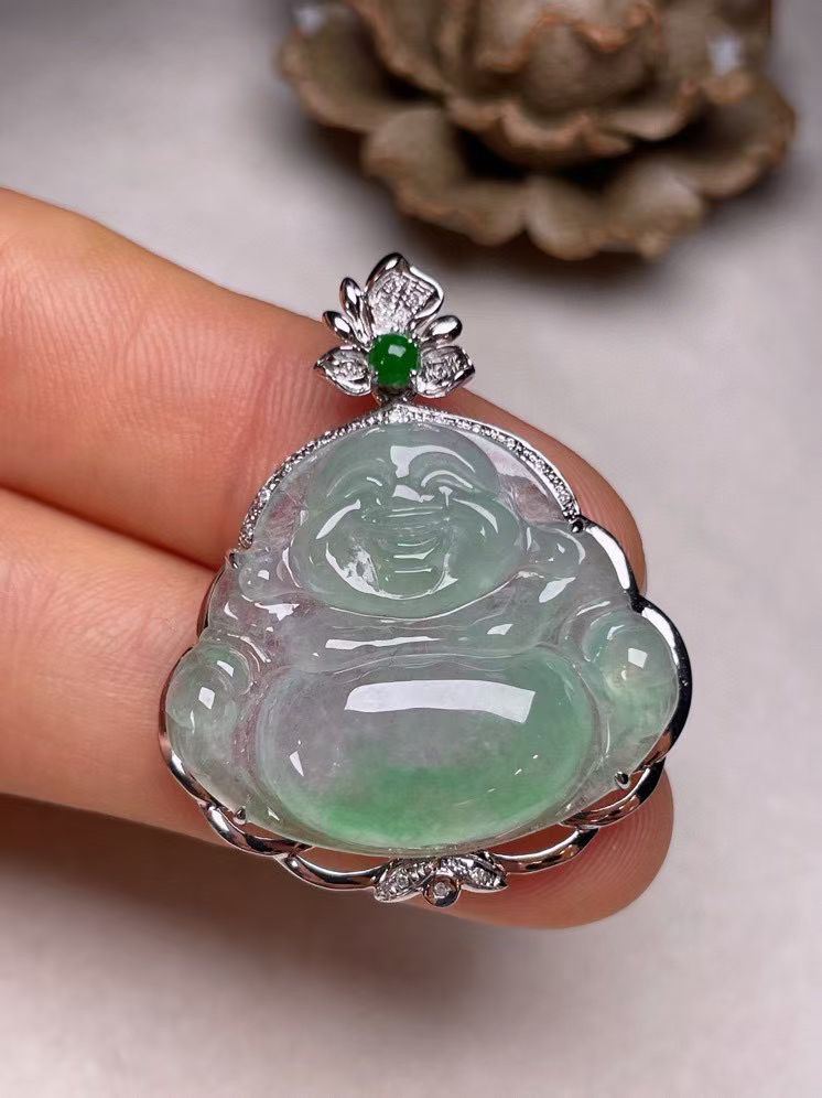 冰种飘绿佛公吊坠、真金真钻镶嵌，种水好，玉质细腻 .裸石尺寸 25.8*22.0