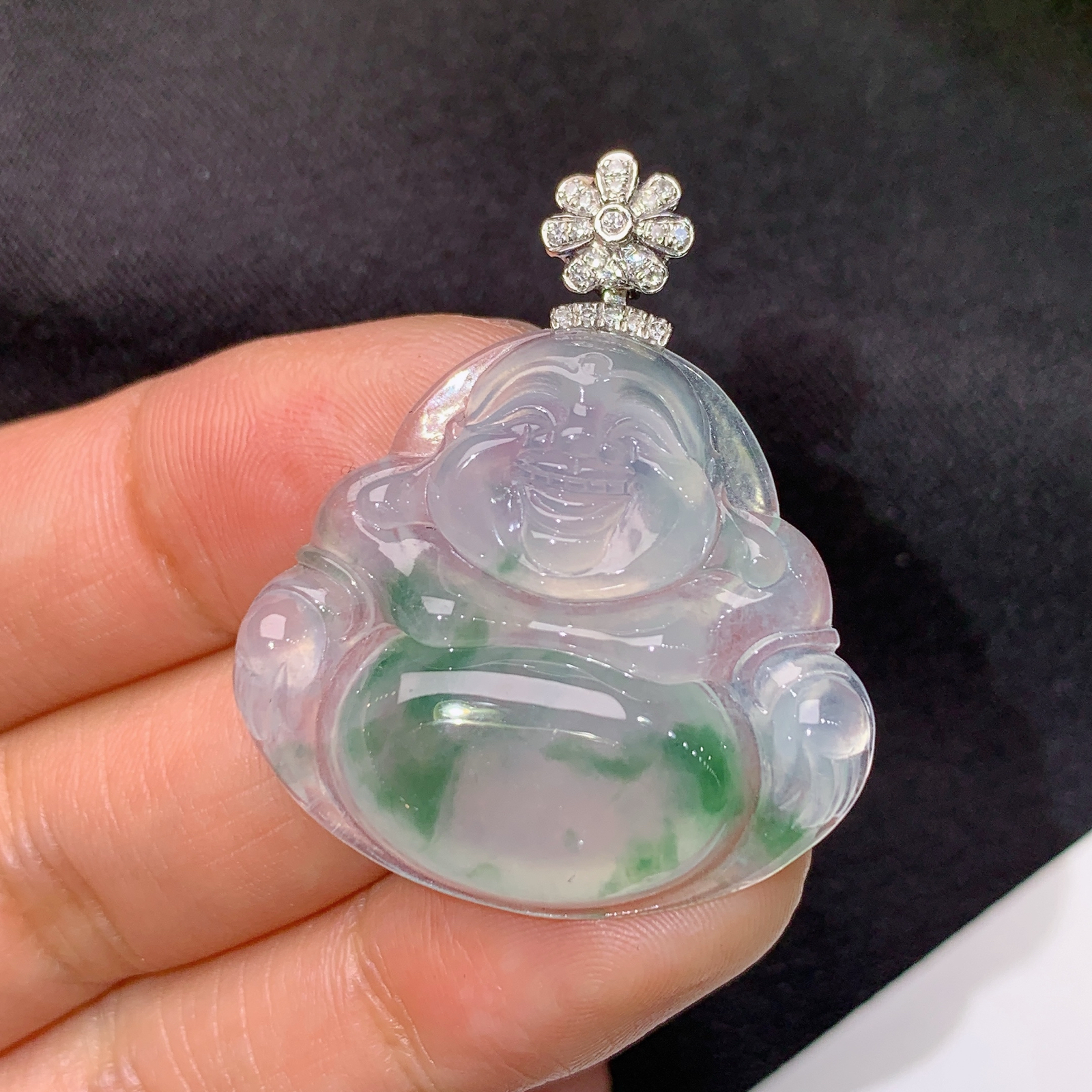 冰飘花笑佛吊坠，18k金扣头，冰润细腻，品相好，种水足，Xq整体尺寸36.7*31*6.1