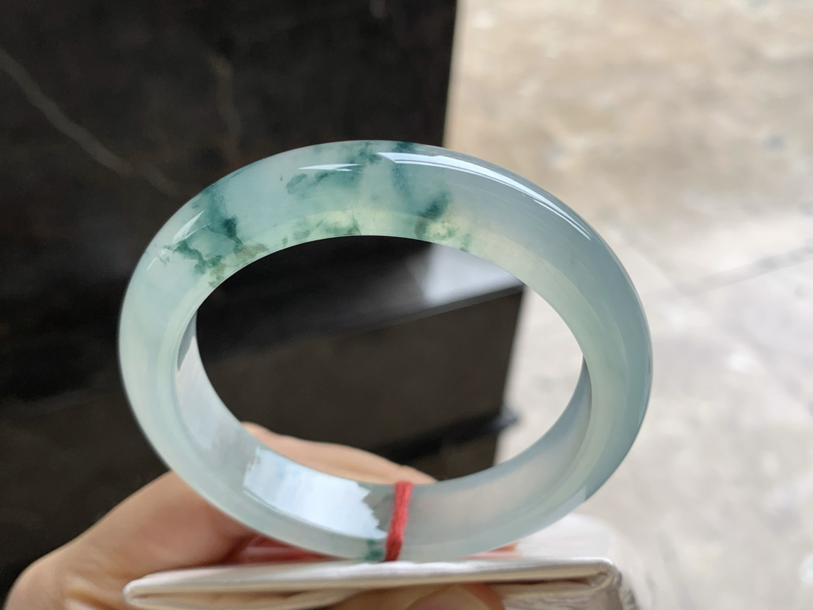 56.5-12.2-8.5

冰蓝花手镯^_^飘花灵韵