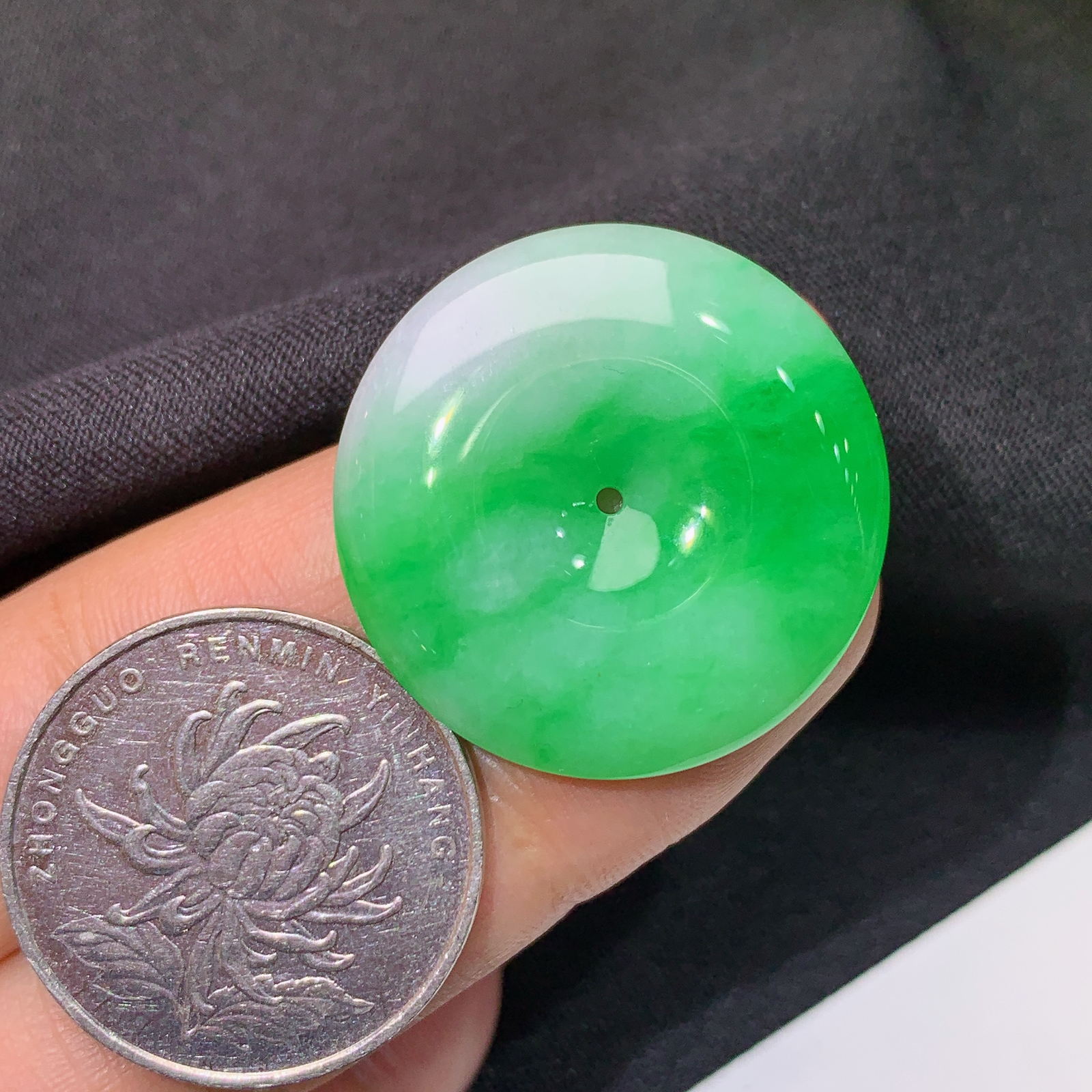 飘绿平安扣，玉质细腻，Xq尺寸28*5.5