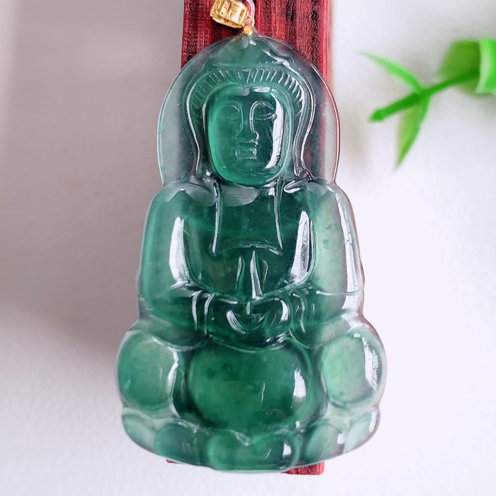 18k金扣冰润精雕观音吊坠，法相端庄大气，工艺精湛，种色浓郁，细腻饱满冰润，种老水足，收藏佳品，佩戴大气  W49.21   尺寸：39.5-24.5-3mm