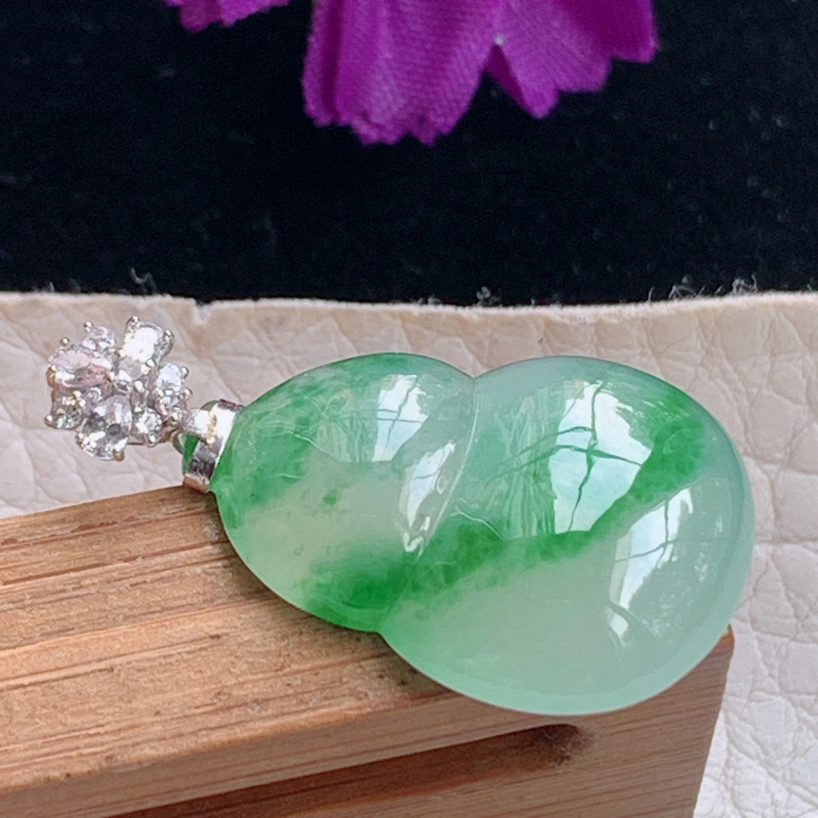 zz3实拍连金30*17.5*5缅甸翡翠高冰飘绿花葫芦吊坠 镶金扣福禄锁骨坠