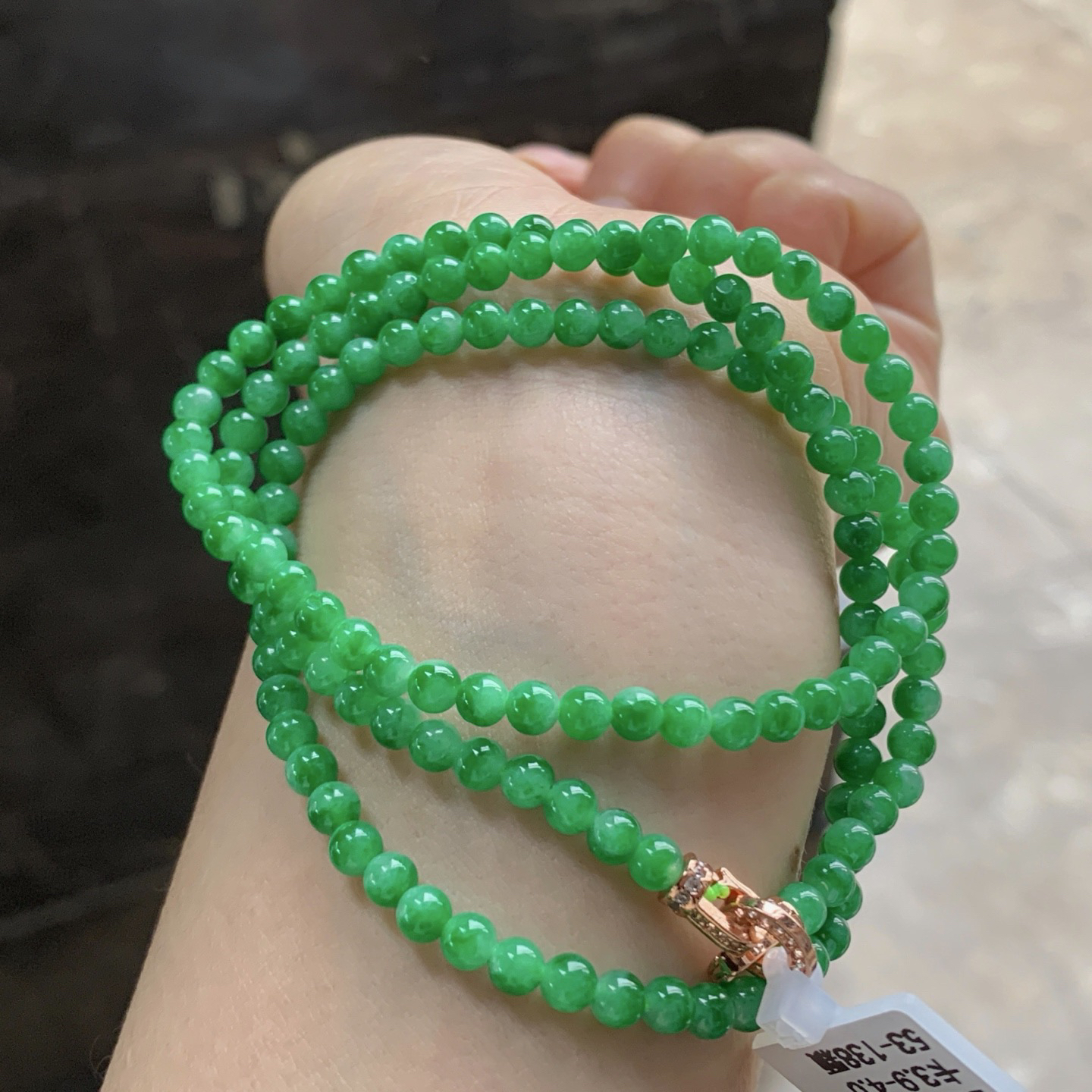 阳绿色珠链^_^色阳 玉质温润 138颗