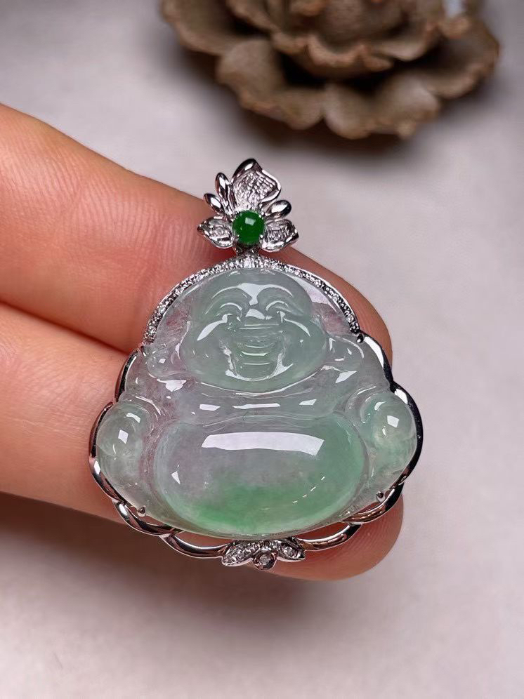 冰种飘绿佛公吊坠、真金真钻镶嵌，种水好，玉质细腻 .裸石尺寸 25.8*22.0