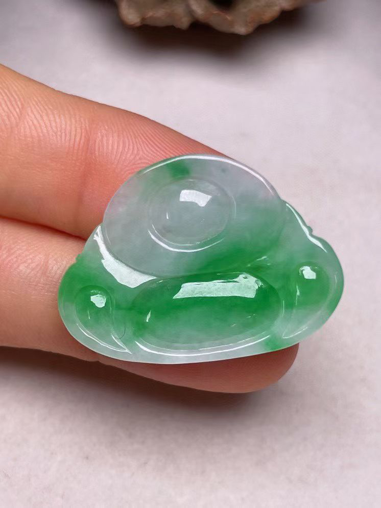 冰糯种飘绿【佛公】吊坠，种水好，玉质细腻 ，卖相好·