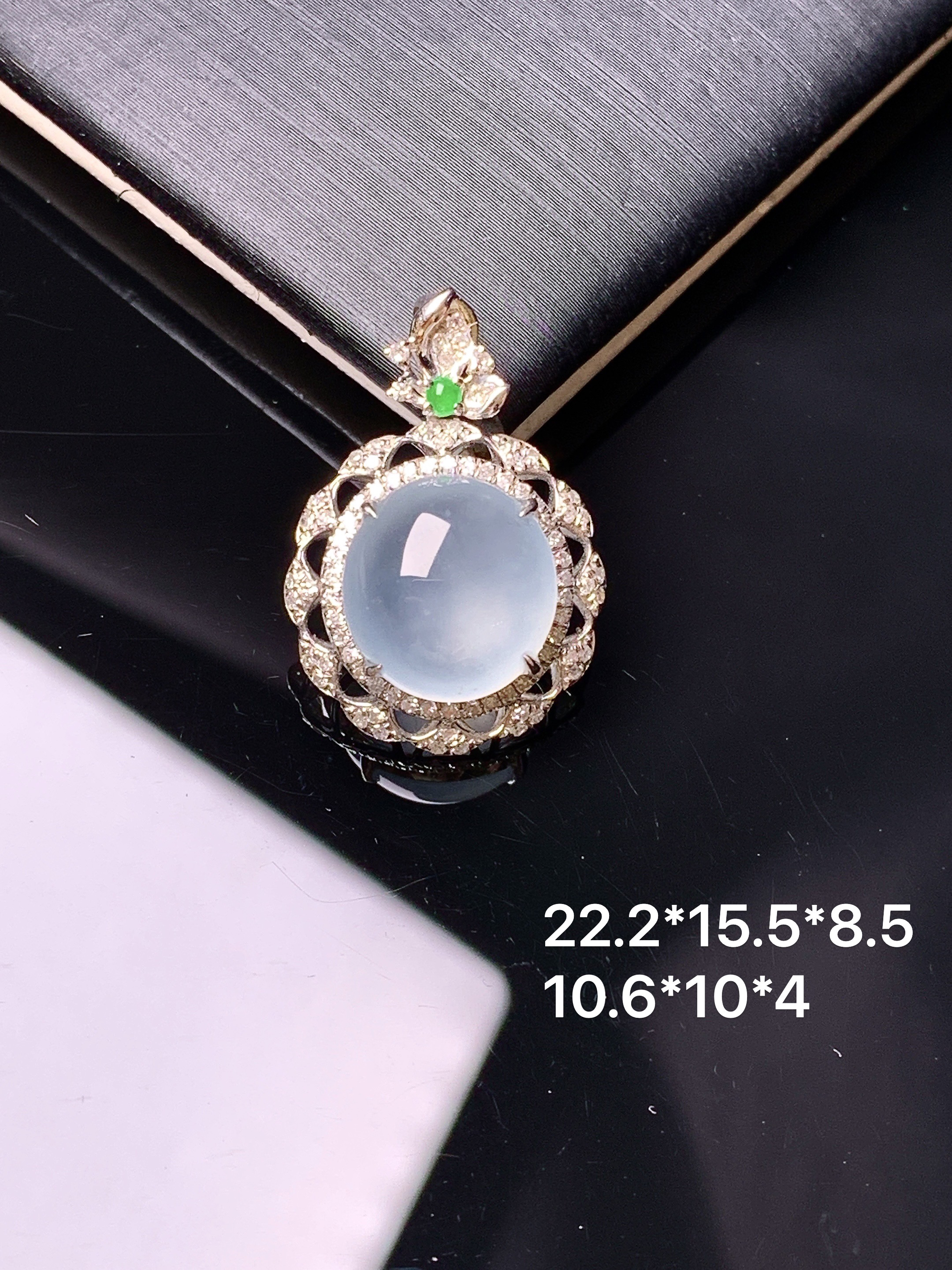 18k金钻镶嵌冰种蛋面吊坠 玉质细腻 色泽艳丽清新 水润亮眼 整体尺寸22.2*15.5*8.5yz