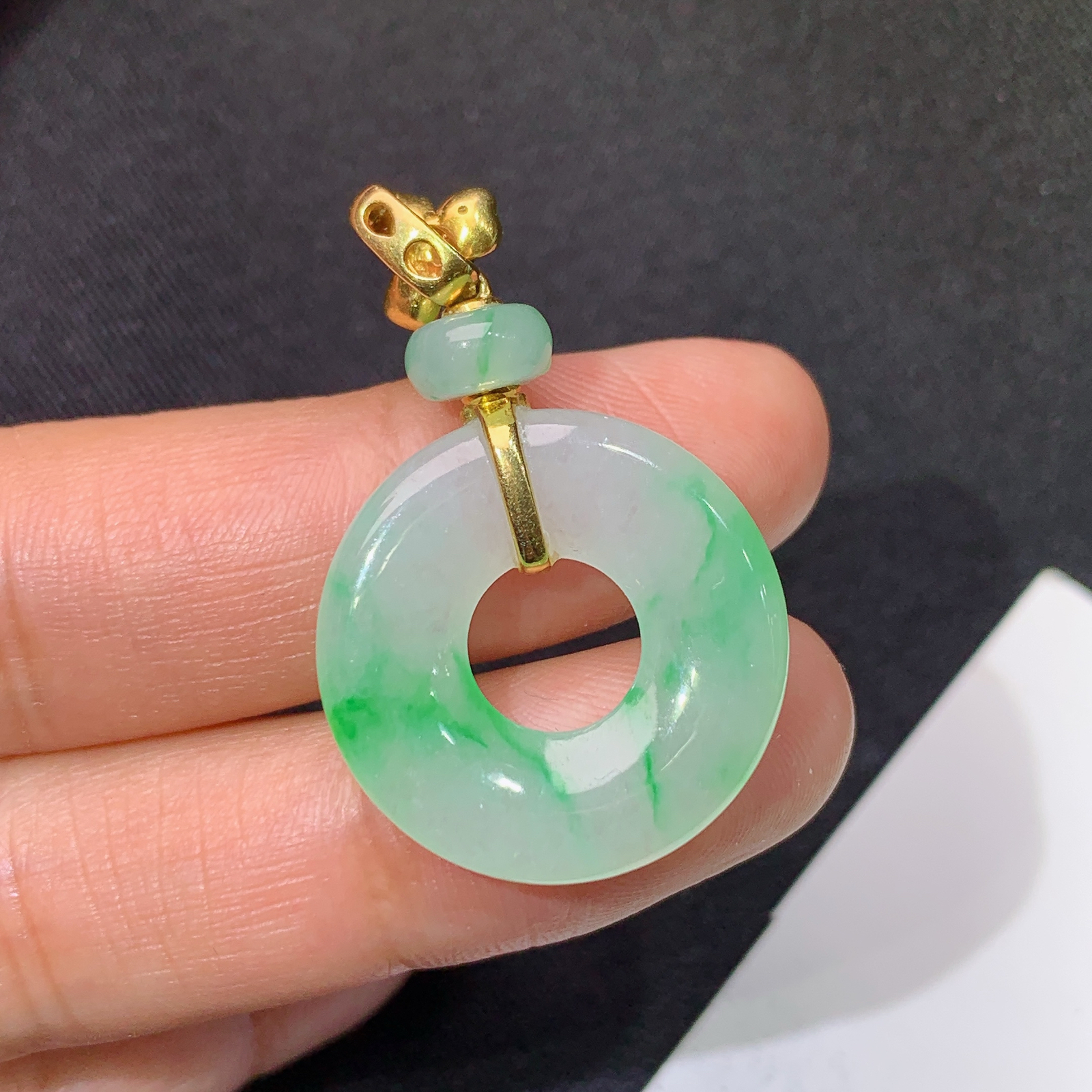 飘绿甜甜圈吊坠，18k金镶嵌，冰润细腻，Xu整体尺寸34.5*21.8*3.7
