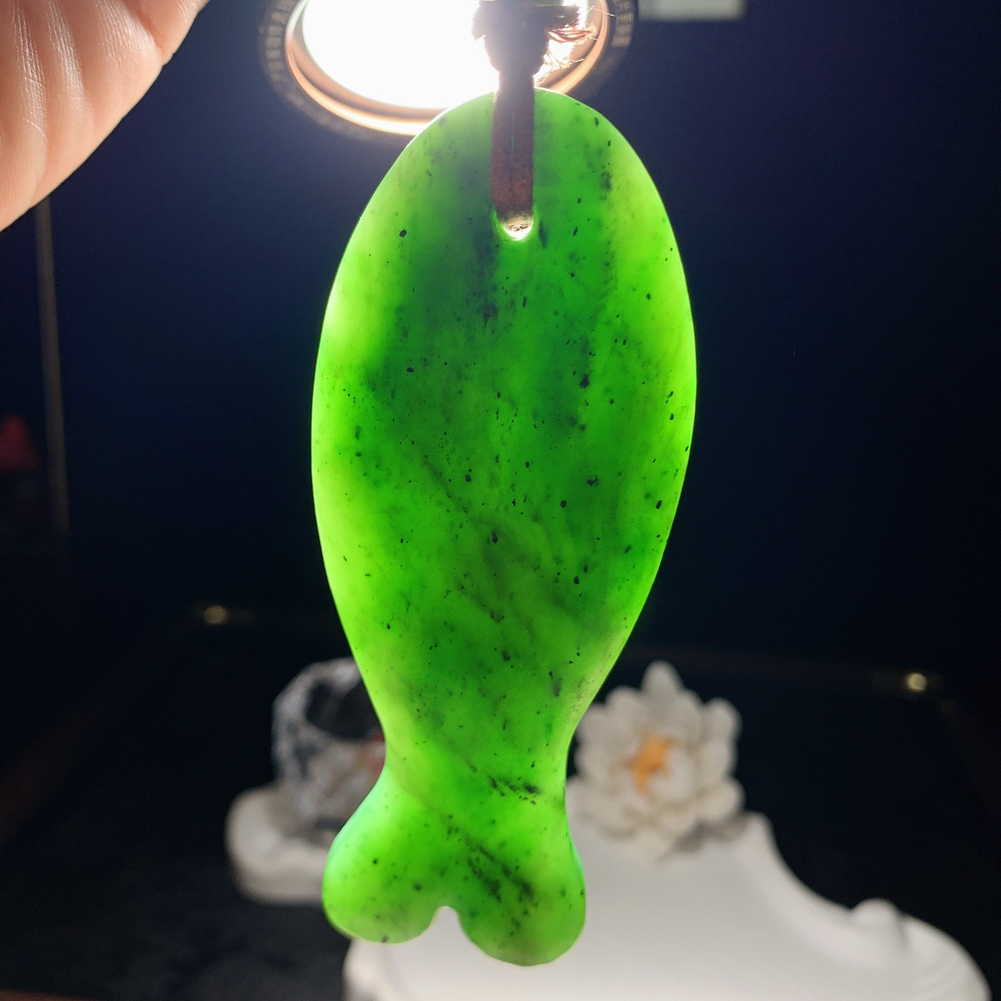 和田玉阳绿俄罗斯碧玉年年有余鱼把件 尺寸100/40/13重97.5克 玉质细腻油润。手推出油。品相大气 lt260321