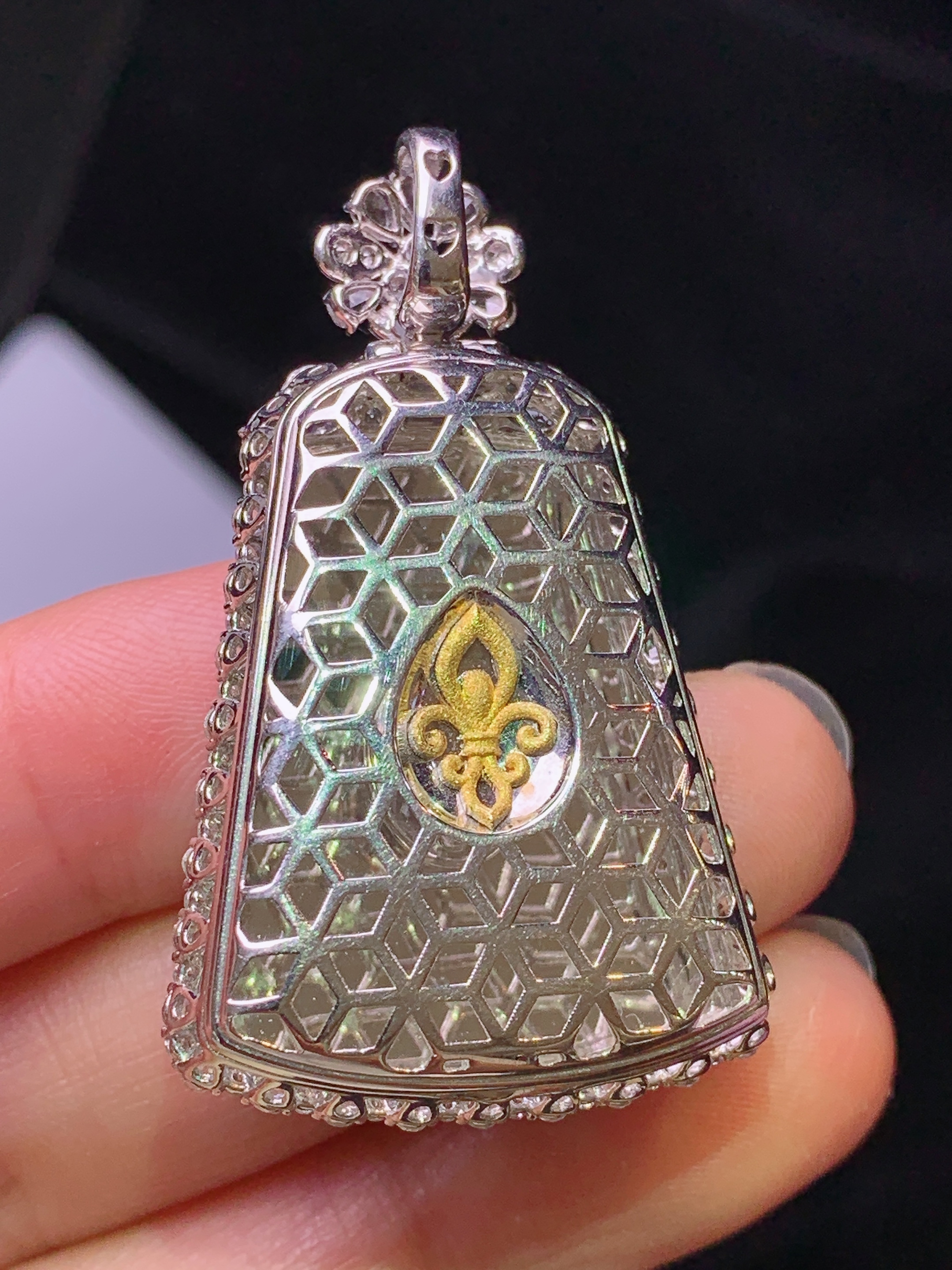 18k金钻镶嵌满绿无事牌吊坠 玉质细腻 色泽艳丽清新 水润亮眼 整体尺寸43.2*26.2*9.6f2