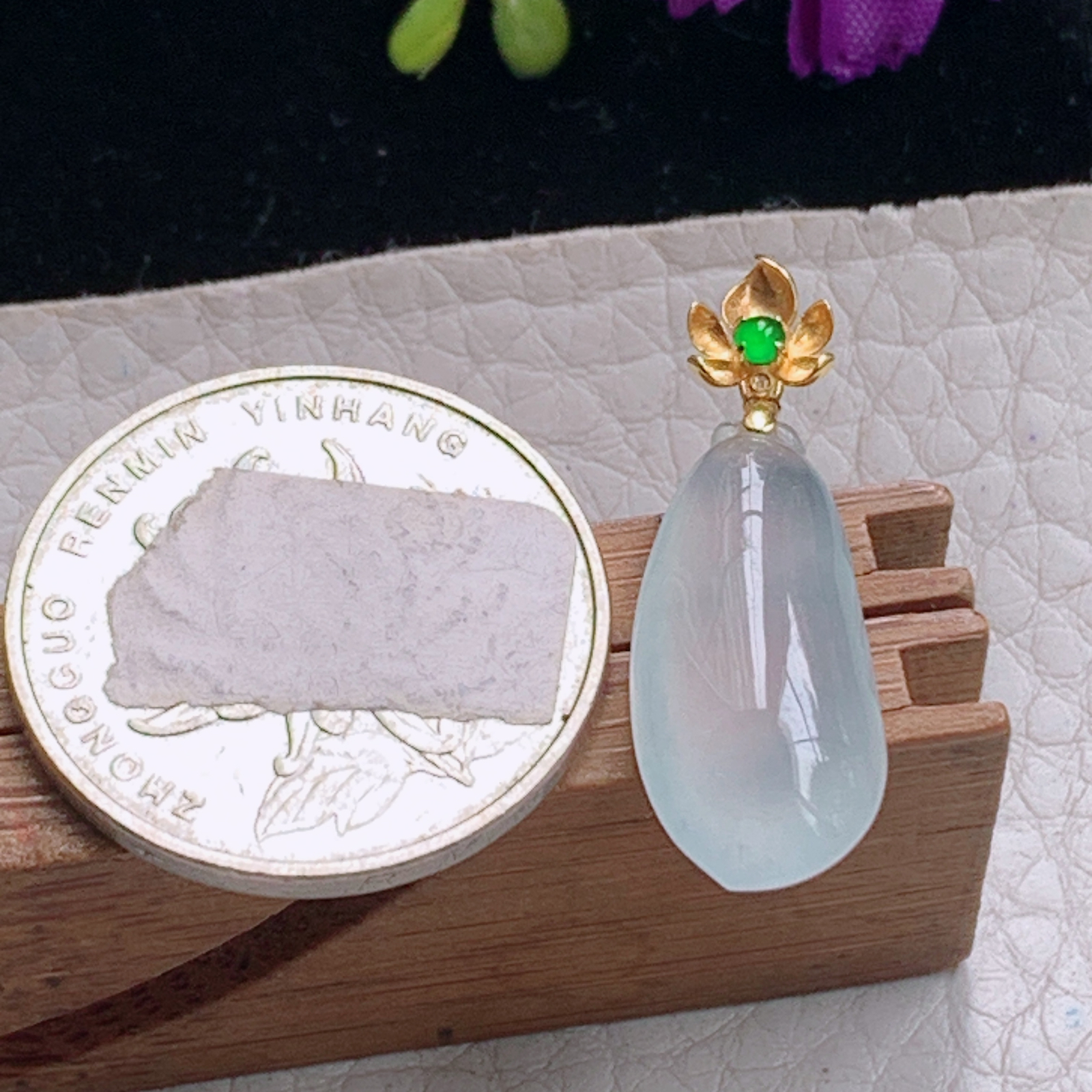 zz3实拍连金30*10*5.2缅甸翡翠高冰福瓜吊坠白冰镶金锁骨坠