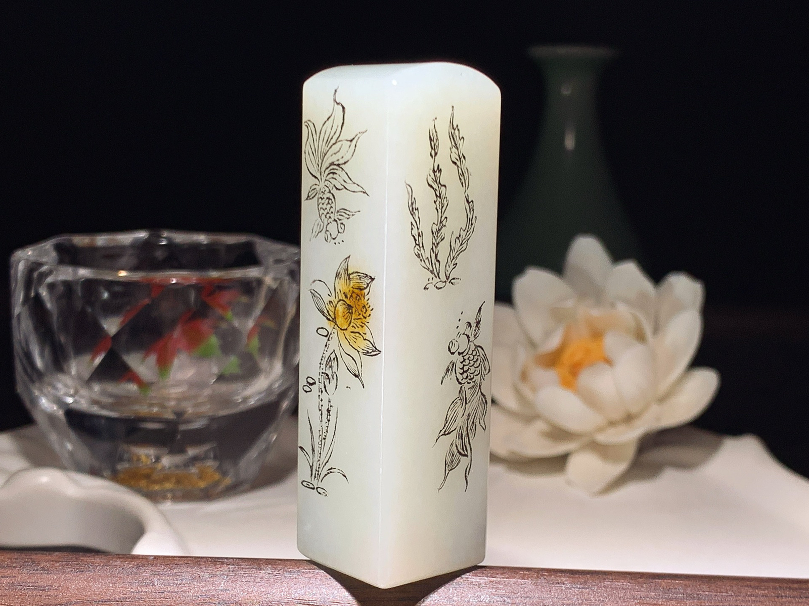 新疆和田玉连年有余金玉满堂印章 尺寸66/19/重70.5克。玉质细腻油润。手推出油。品相大气lt260321