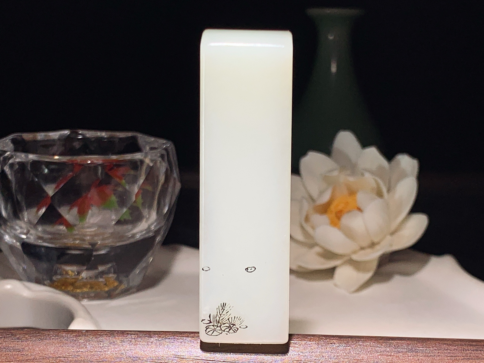 新疆和田玉连年有余金玉满堂印章 尺寸66/19/重70.5克。玉质细腻油润。手推出油。品相大气lt260321