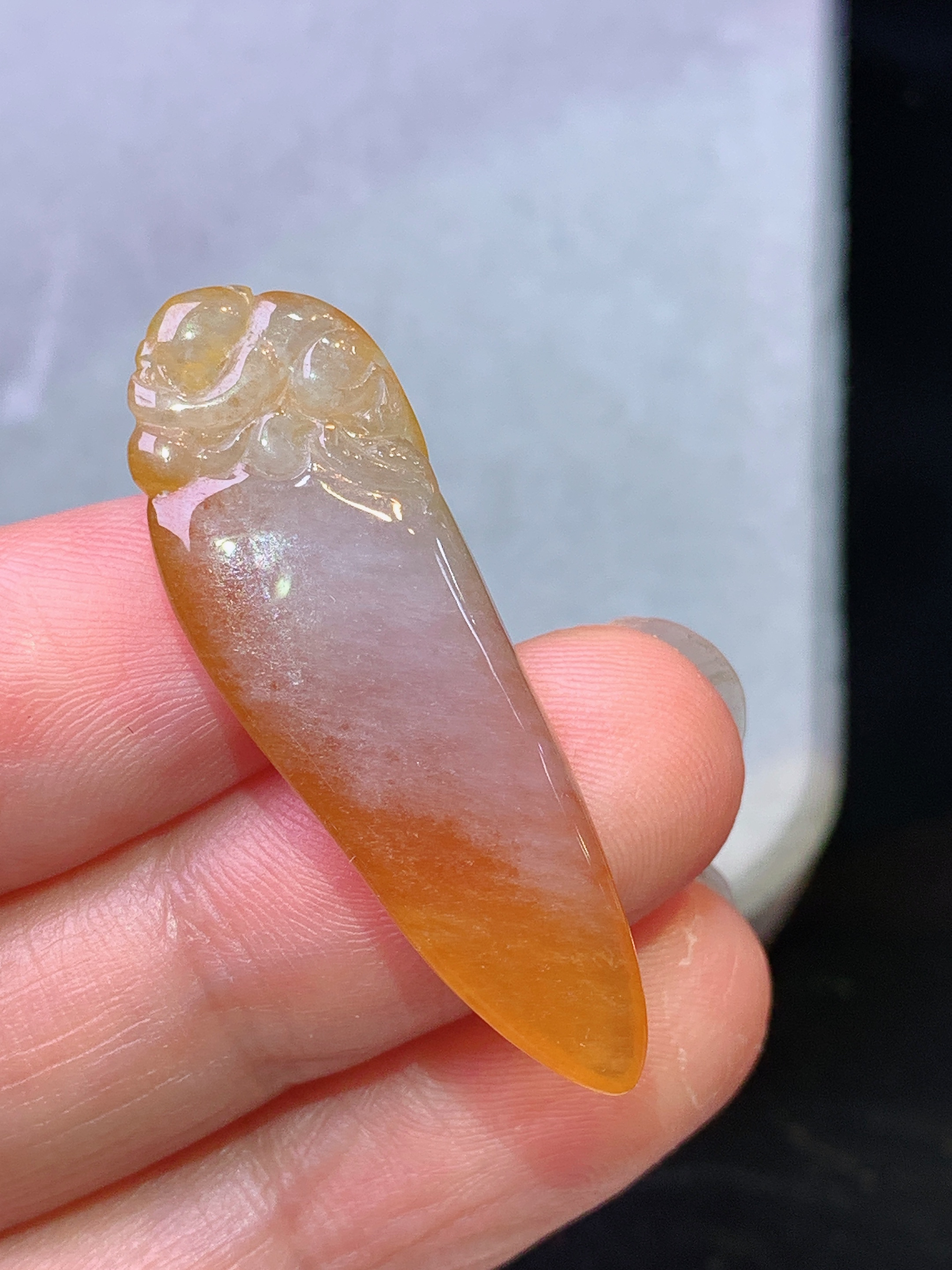 黄翡福瓜吊坠 玉质细腻 色泽艳丽清新 水润亮眼 整体尺寸36.2*12.5*5.2z1