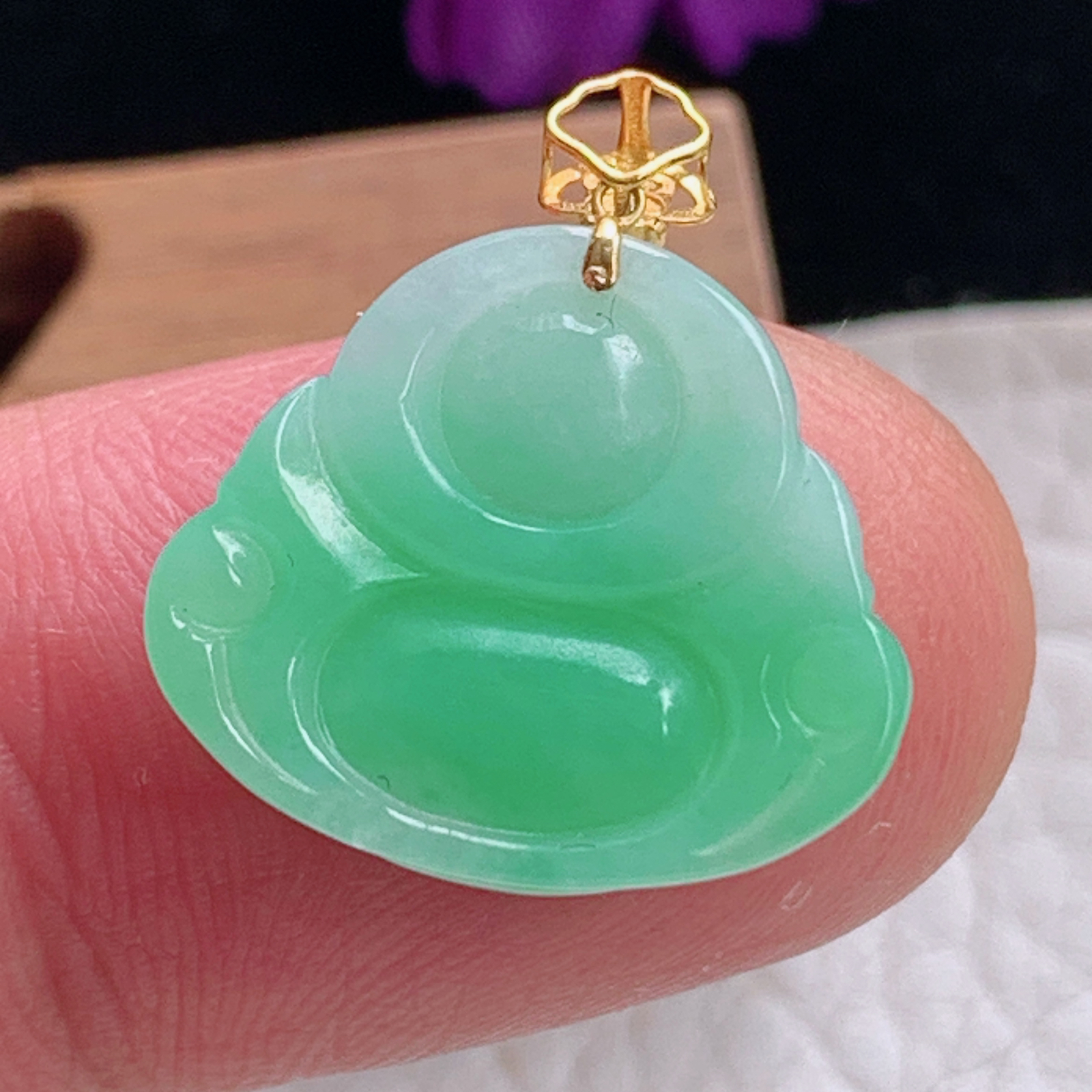 zz3实拍15.6*18.3*5.8缅甸翡翠满绿小佛公吊坠 精美豆绿弥勒佛镶金锁骨坠