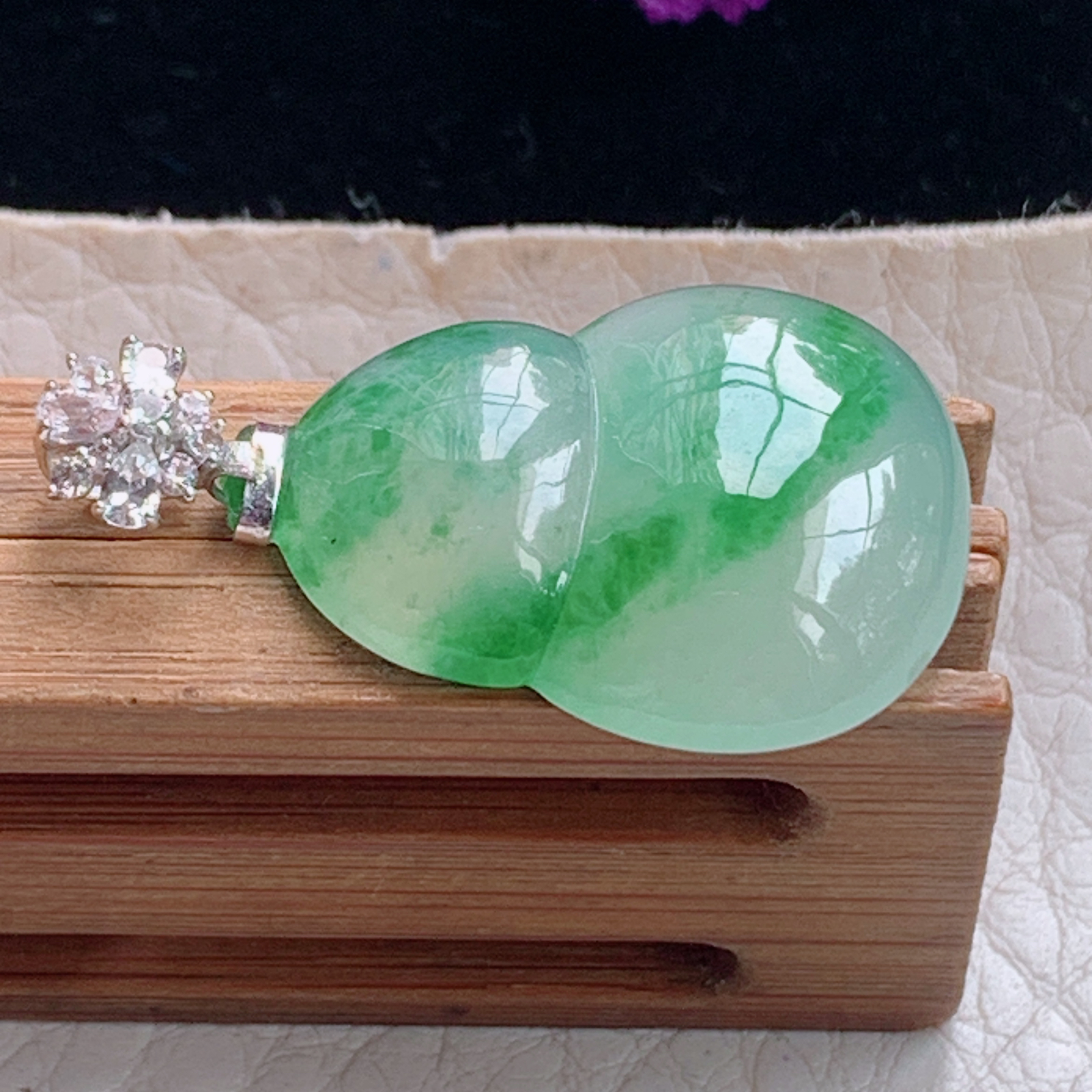 zz3实拍连金30*17.5*5缅甸翡翠高冰飘绿花葫芦吊坠 镶金扣福禄锁骨坠