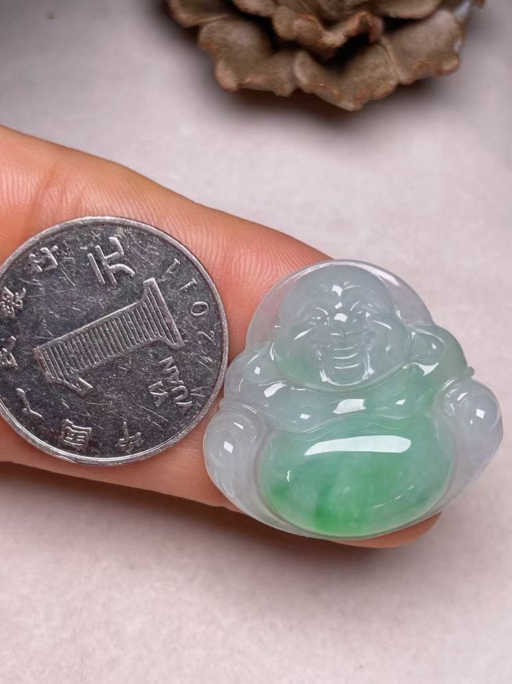 冰糯种飘绿【佛公】吊坠，种水好，玉质细腻 ，卖相好‘