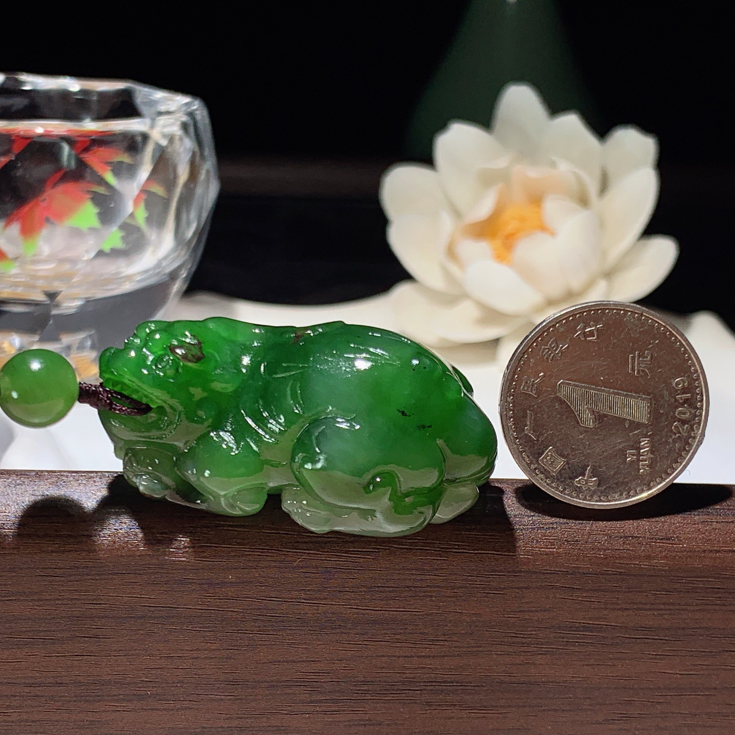 和田玉阳绿俄罗斯碧玉招财进宝貔貅挂件。尺寸42/24/19重32克 玉质细腻油润。手推出油。品相大气 lt260321