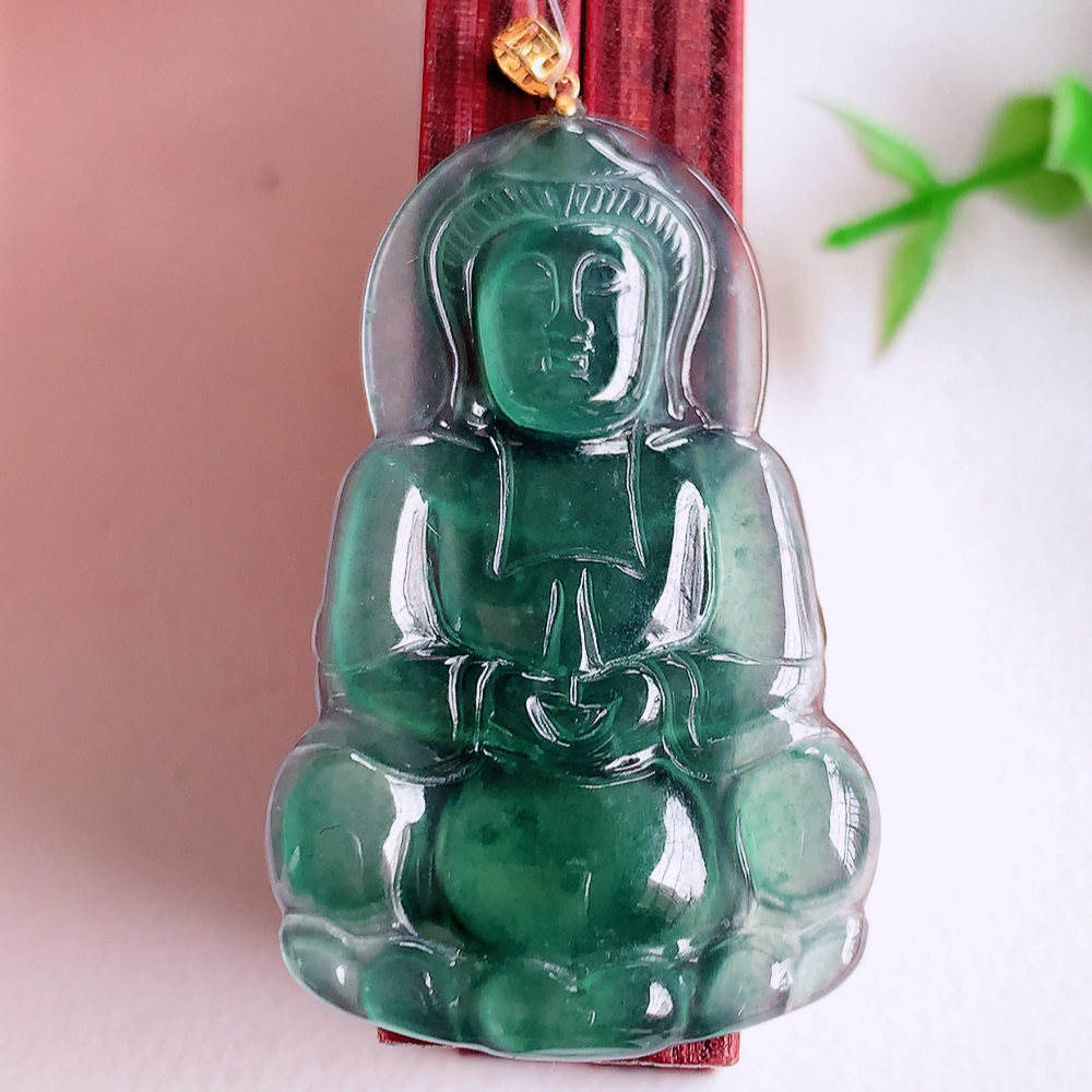 18k金扣冰润精雕观音吊坠，法相端庄大气，工艺精湛，种色浓郁，细腻饱满冰润，种老水足，收藏佳品，佩戴