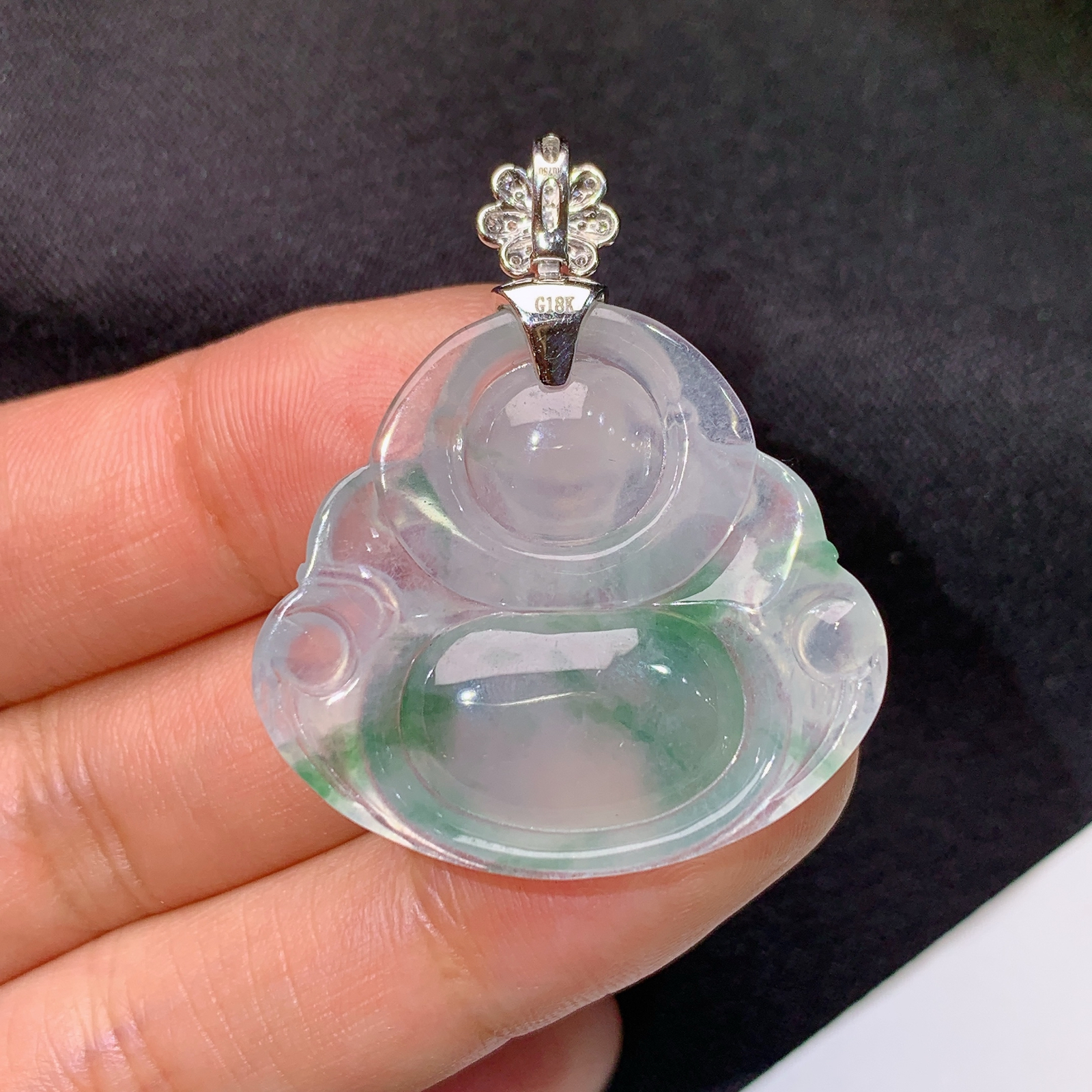 冰飘花笑佛吊坠，18k金扣头，冰润细腻，品相好，种水足，Xq整体尺寸36.7*31*6.1