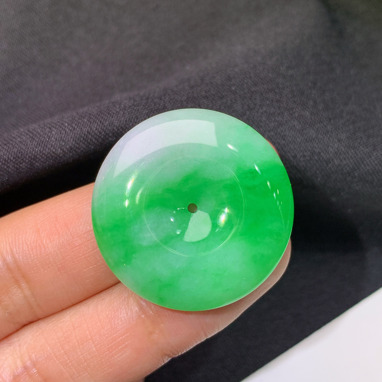 飘绿平安扣，玉质细腻，Xq尺寸28*5.5