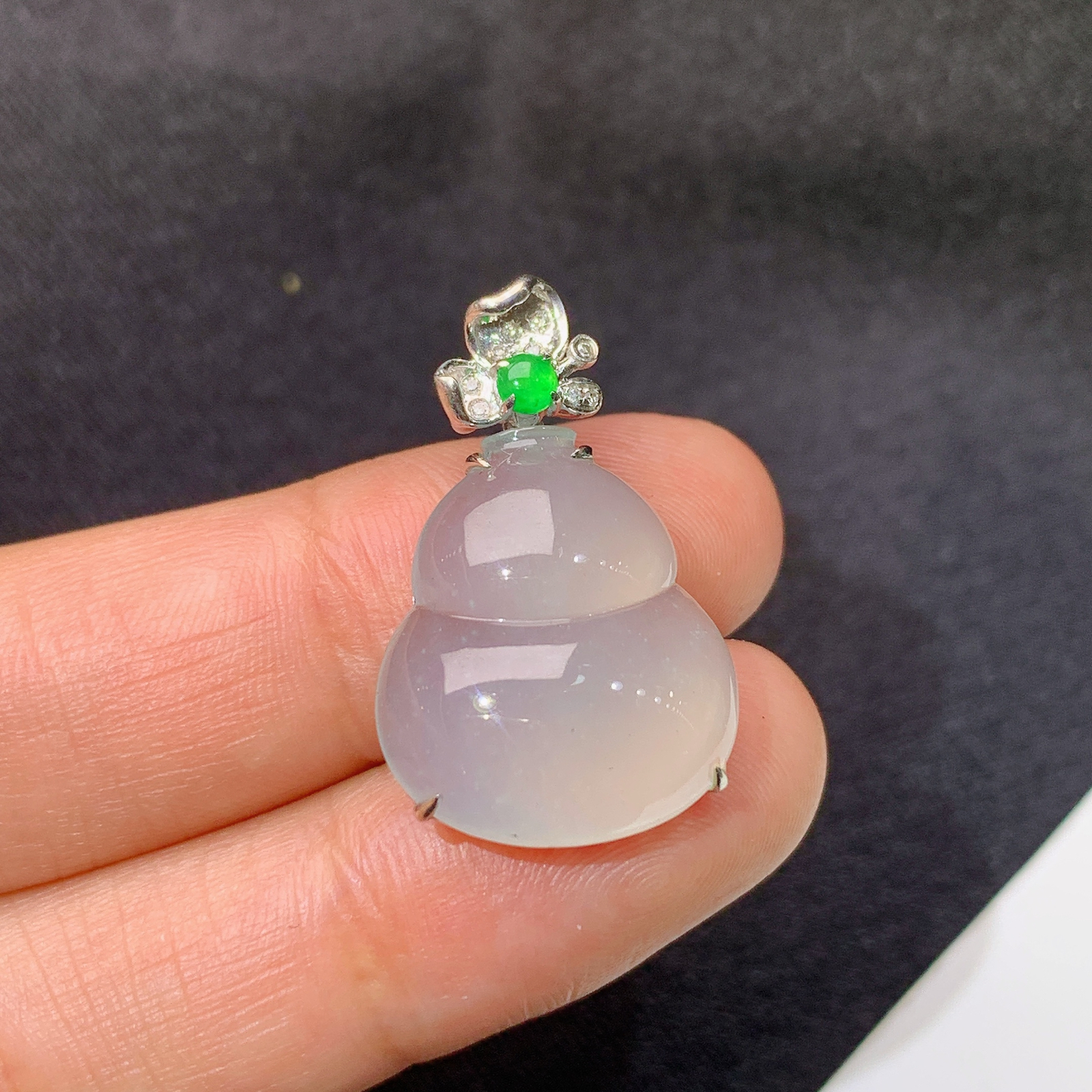 冰种葫芦吊坠，18k金镶嵌，冰润饱满，玉质细腻，种水足，Mng整体尺寸25.7*16.2*7.2