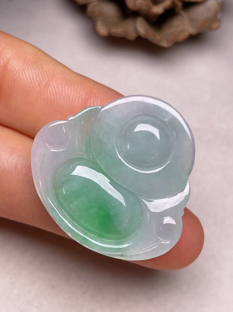 冰糯种飘绿【佛公】吊坠，种水好，玉质细腻 ，卖相好‘