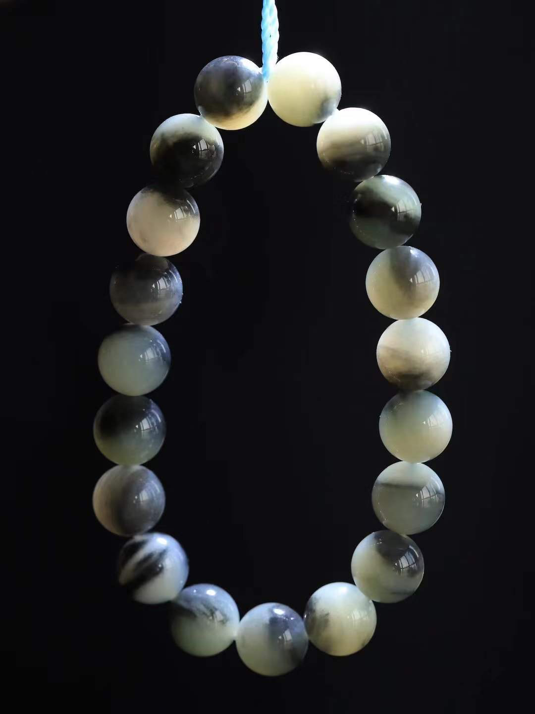 【珠圆玉润.手串】

精品️和田玉青花珠圆玉润手串 玉质温润细腻  整串打磨圆润，佩戴舒适。珠珠落玉盘，间关莺语花底滑，一生美好时光，无论身在何处，都有它相伴相守。事事顺遂，幸福美满，吉祥如意。重29.8克 尺寸取一10mm FDT-16352213