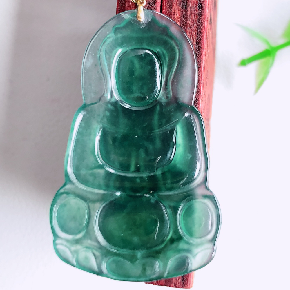 18k金扣冰润精雕观音吊坠，法相端庄大气，工艺精湛，种色浓郁，细腻饱满冰润，种老水足，收藏佳品，佩戴大气  W49.21   尺寸：39.5-24.5-3mm