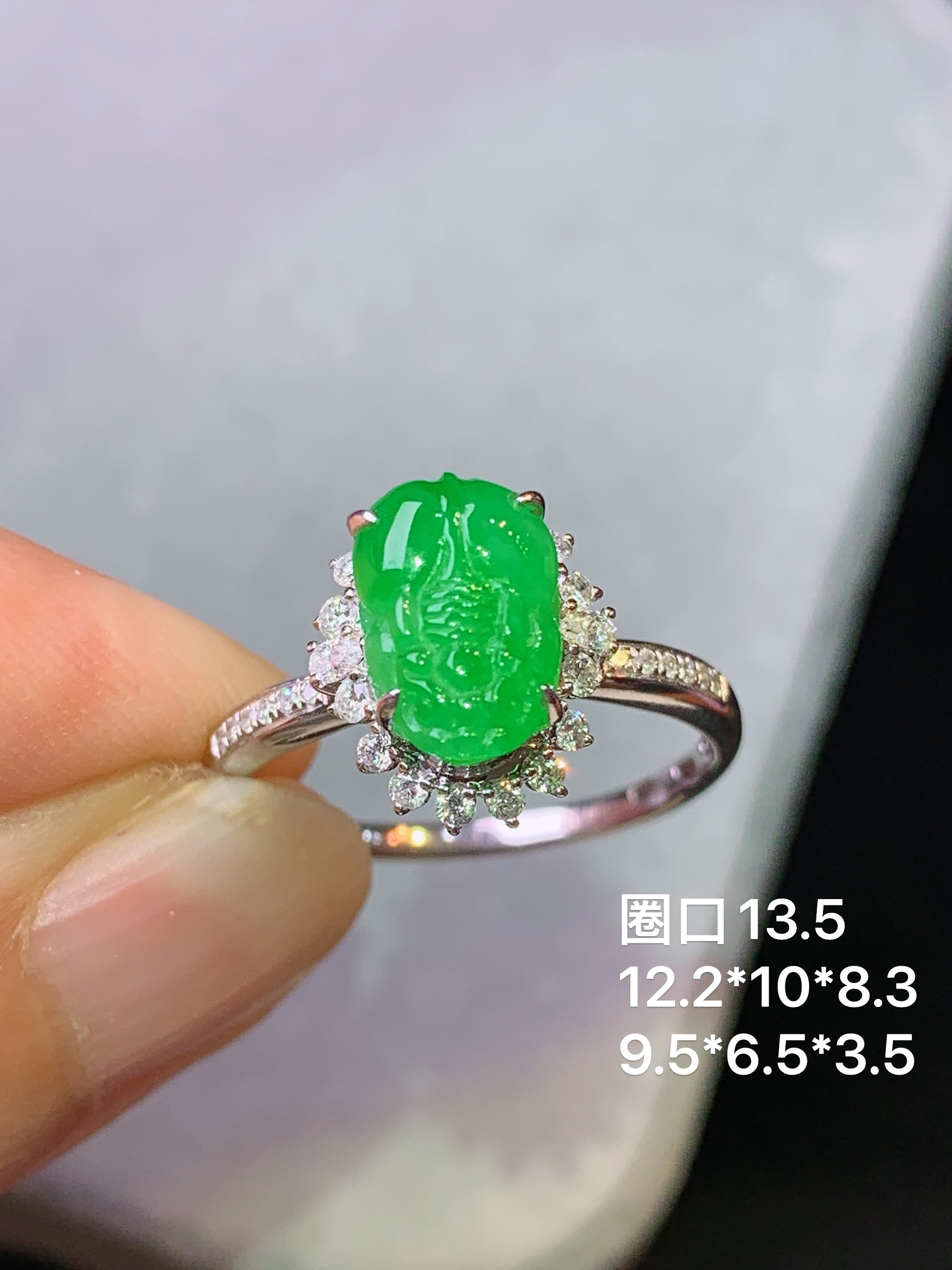 18k金钻镶嵌满绿貔貅戒指 玉质细腻 色泽艳丽清新 水润亮眼 圈口13.5 整体尺寸12.2*10*8.3z1