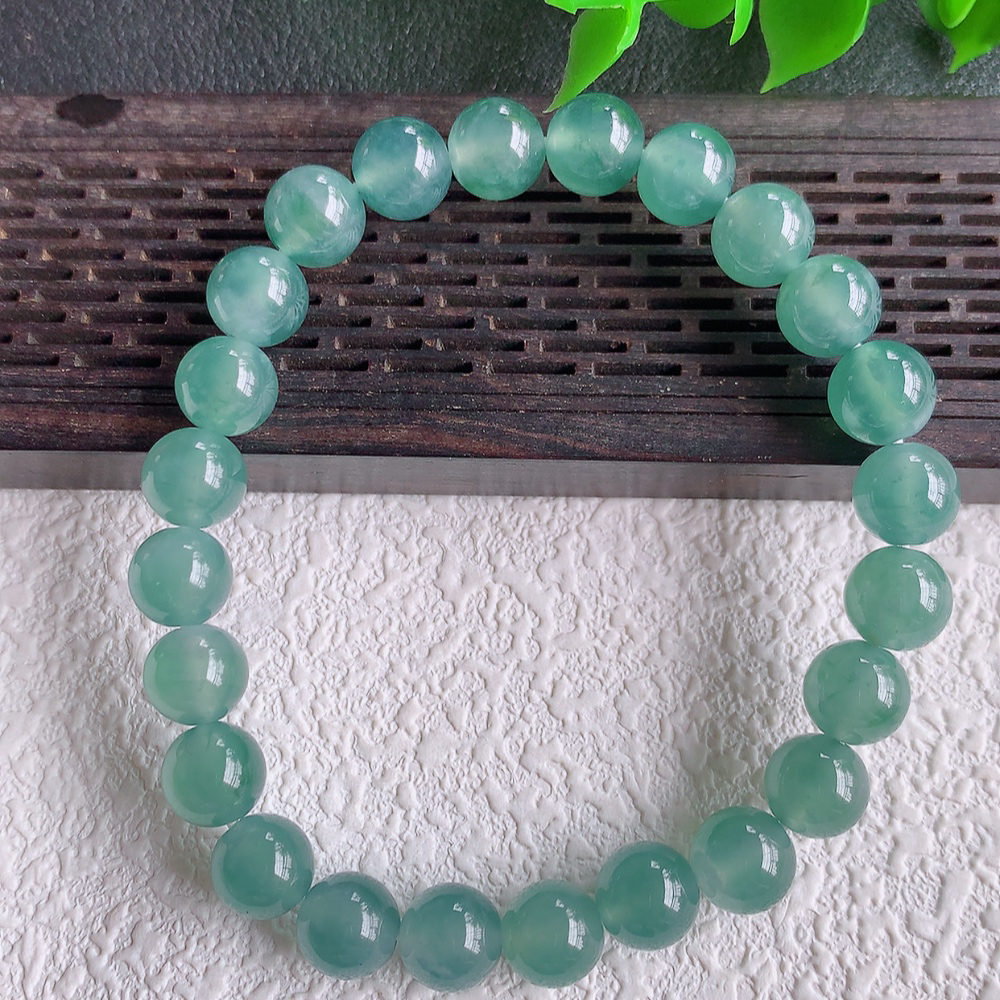冰润翡翠圆珠手串，水水润润，珠圆玉润，颜色鲜艳，妙明清净，清秀高雅，佩戴效果优雅迷人！性价比超值 W