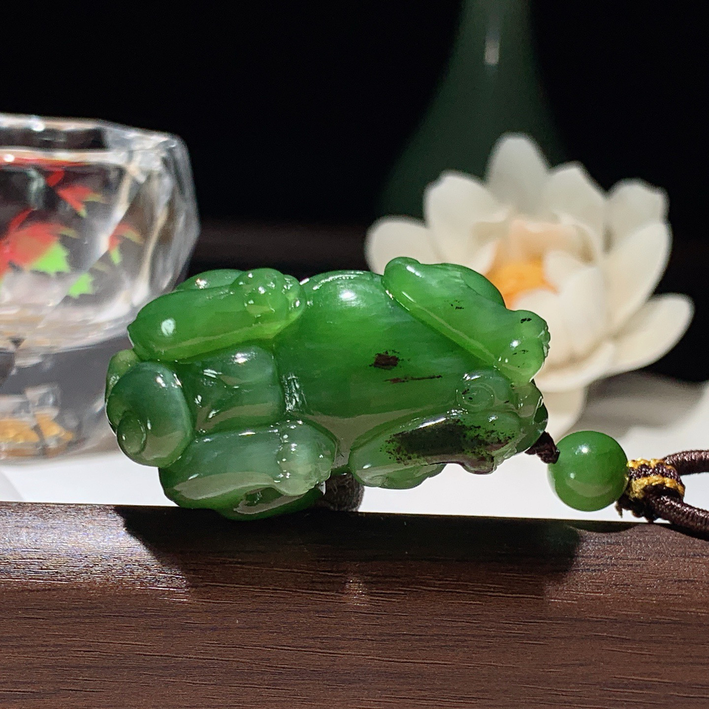 和田玉阳绿俄罗斯碧玉招财进宝貔貅挂件。尺寸42/24/19重32克 玉质细腻油润。手推出油。品相大气 lt260321