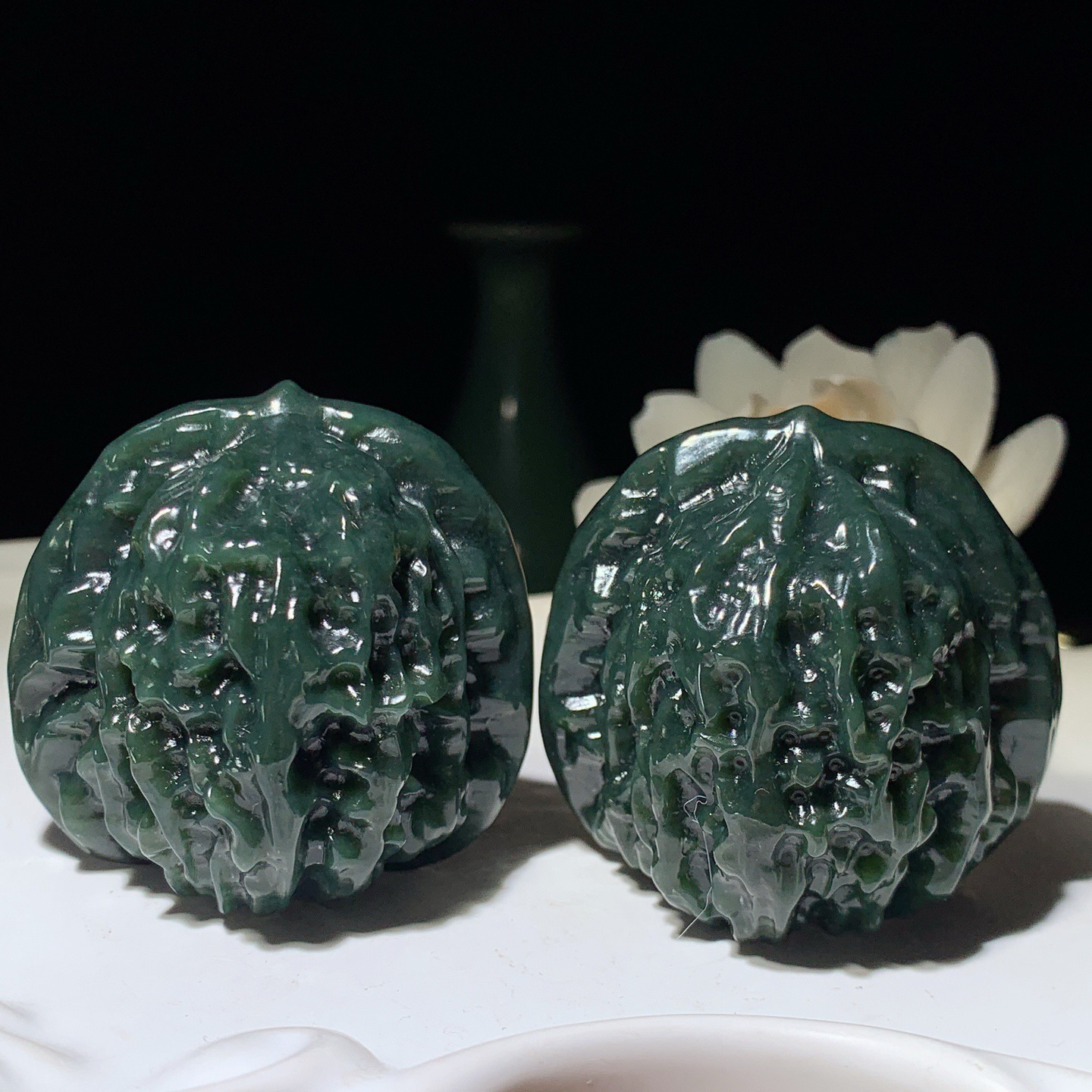 新疆和田玉且末蓝大权在握核桃把件 尺寸47/45重245.5克。玉质细腻油润。手推出油。品相大气lt