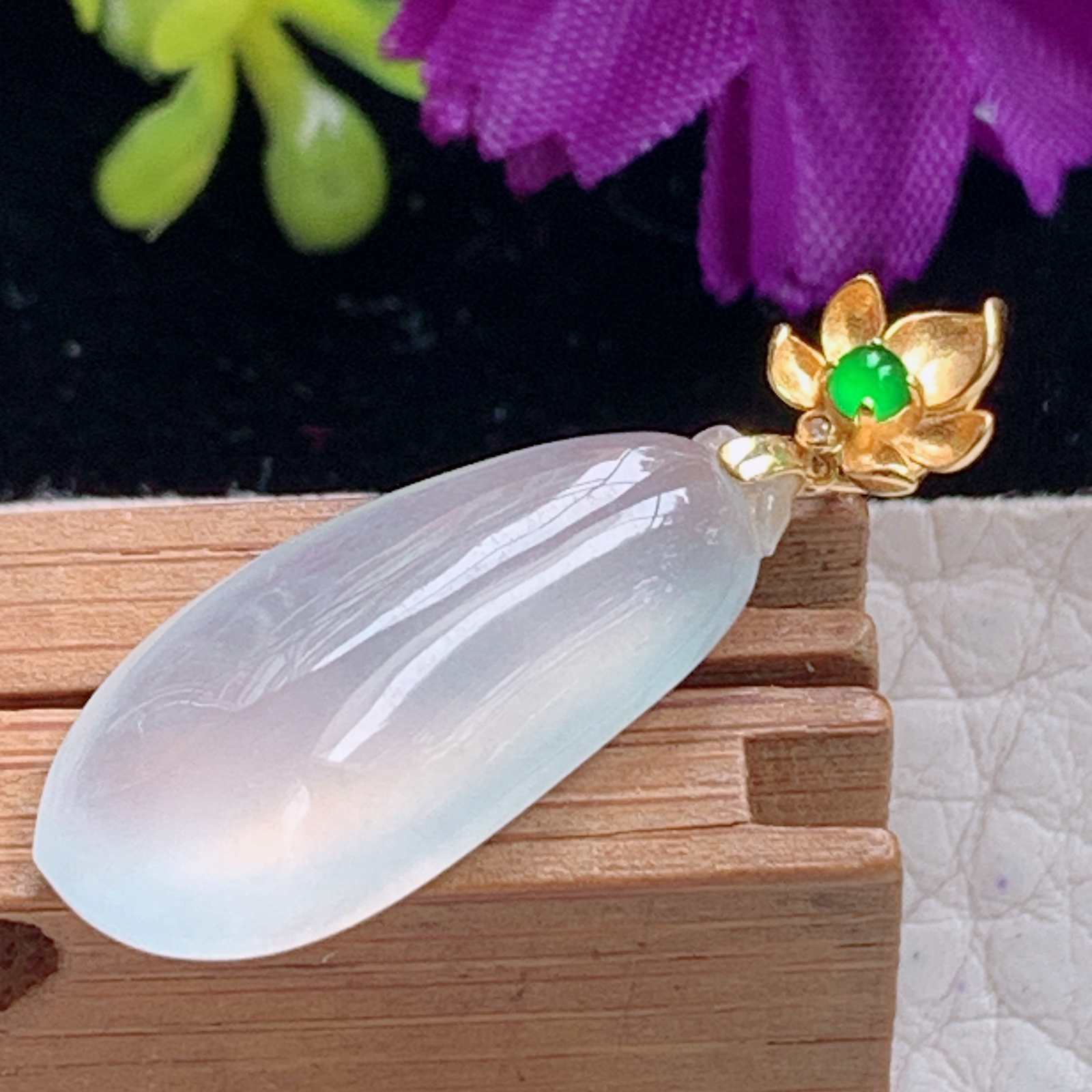 zz3实拍连金30*10*5.2缅甸翡翠高冰福瓜吊坠白冰镶金锁骨坠