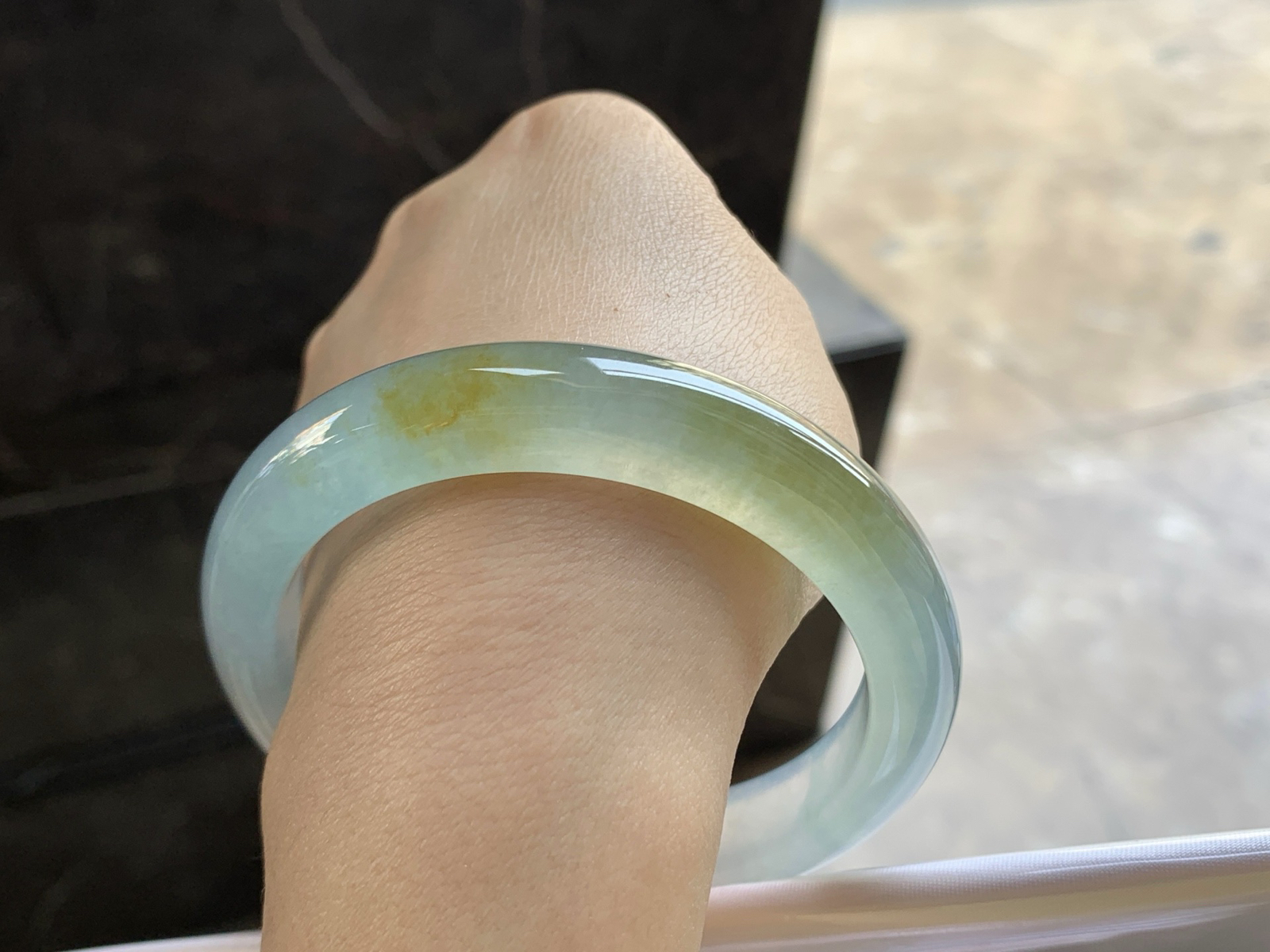 59-12.2-9.2

冰黄手镯^_^透亮