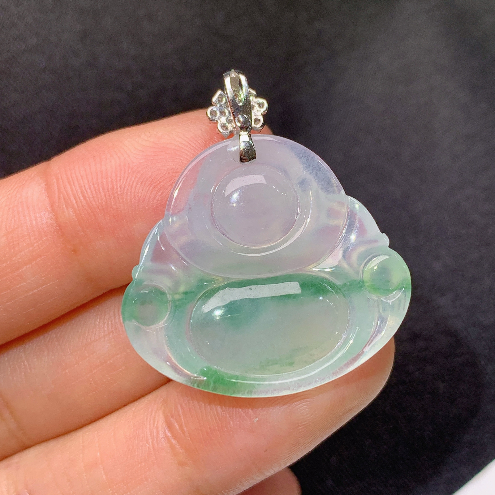 冰飘绿佛公吊坠，18k金镶嵌，冰润细腻，品相饱满，种水足，Nt整体尺寸31.5*27.7*5.7