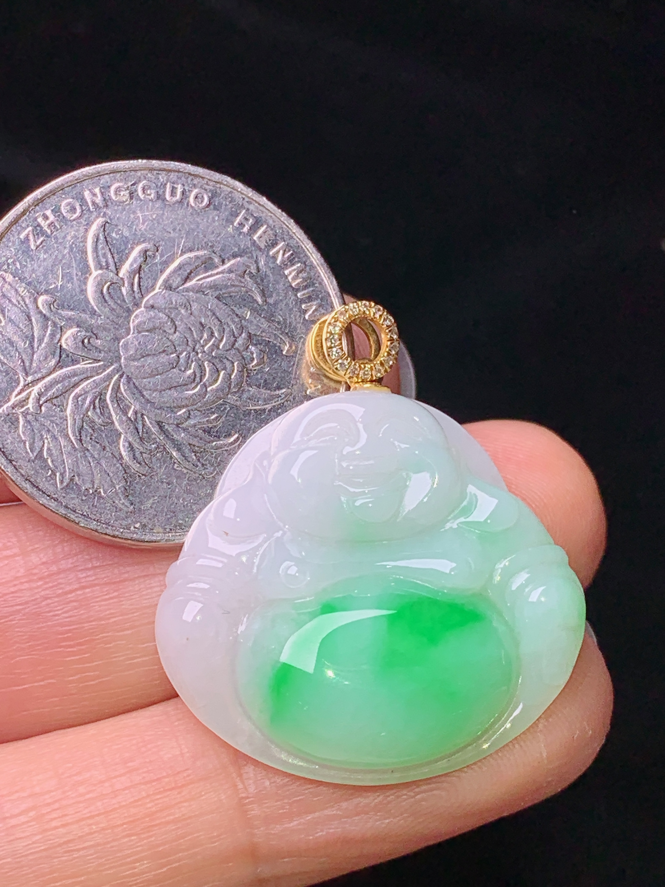 18k金钻镶嵌飘绿佛公吊坠 玉质细腻 色泽艳丽清新 水润亮眼 整体尺寸29.6*25.8*5.8yz