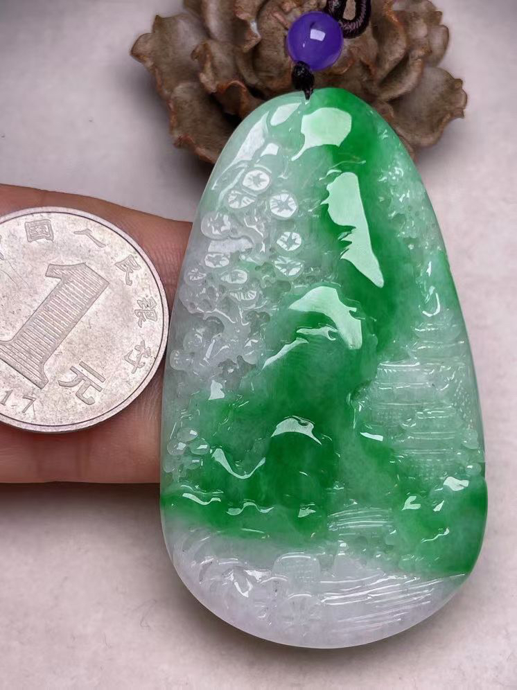 冰糯种辣色【前程锦绣】吊坠、种水好，玉质细腻 ，卖相好.