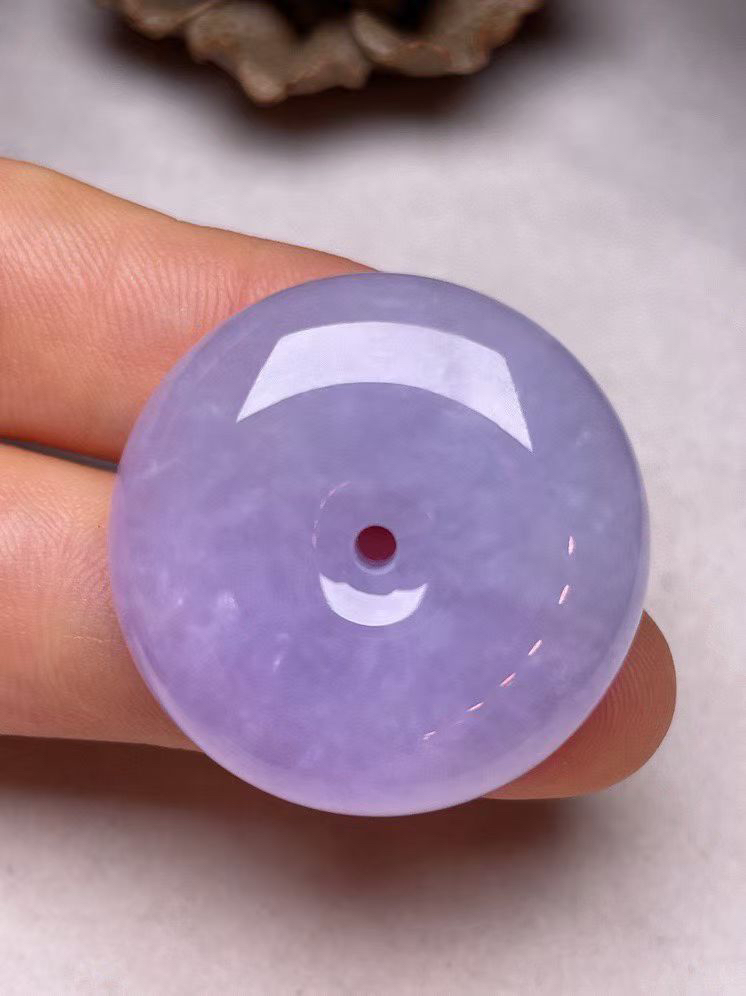 冰糯种紫罗兰【平安扣】吊坠、种水好，玉质细腻 ，卖相好.