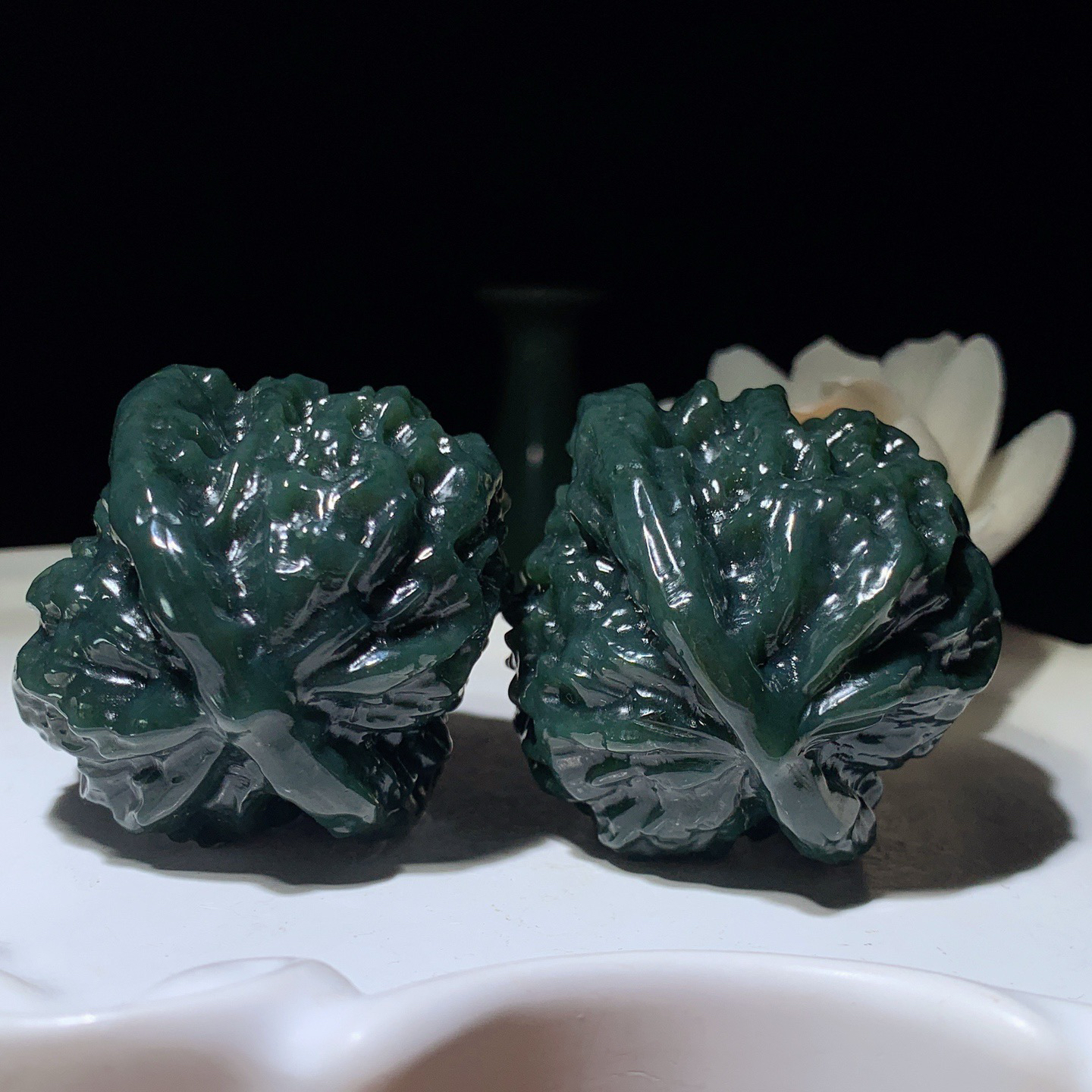 新疆和田玉且末蓝大权在握核桃把件 尺寸47/45重245.5克。玉质细腻油润。手推出油。品相大气lt260321