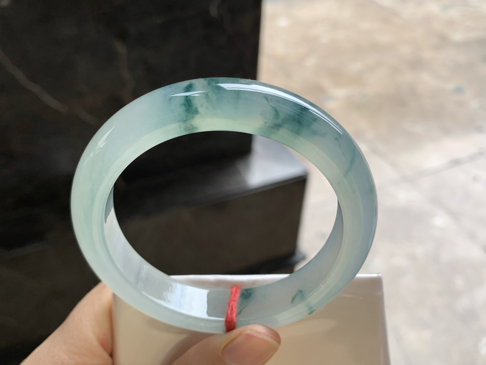 56.5-12.2-8.5

冰蓝花手镯^_^飘花灵韵